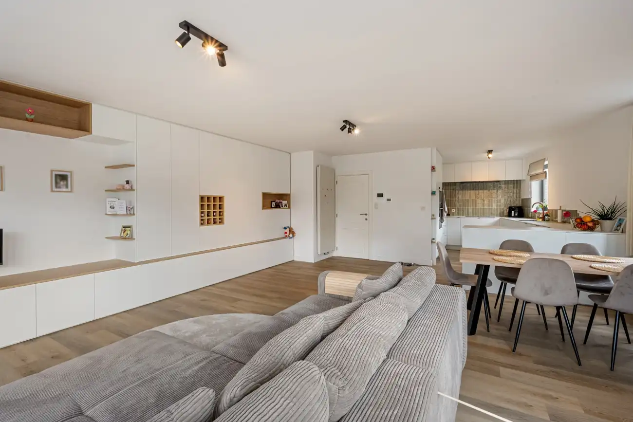 Ruim en lichtrijk appartement met ruime garage in het centrum Lochristi! foto 5