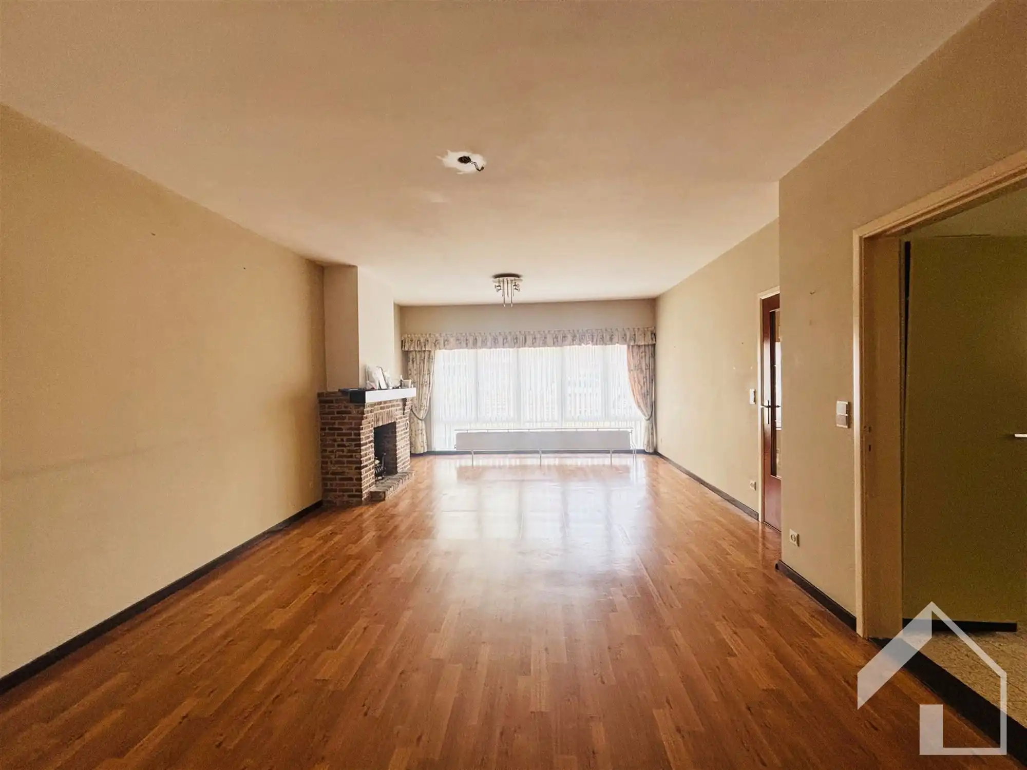 Te moderniseren GLVL appartement met garagebox foto 2