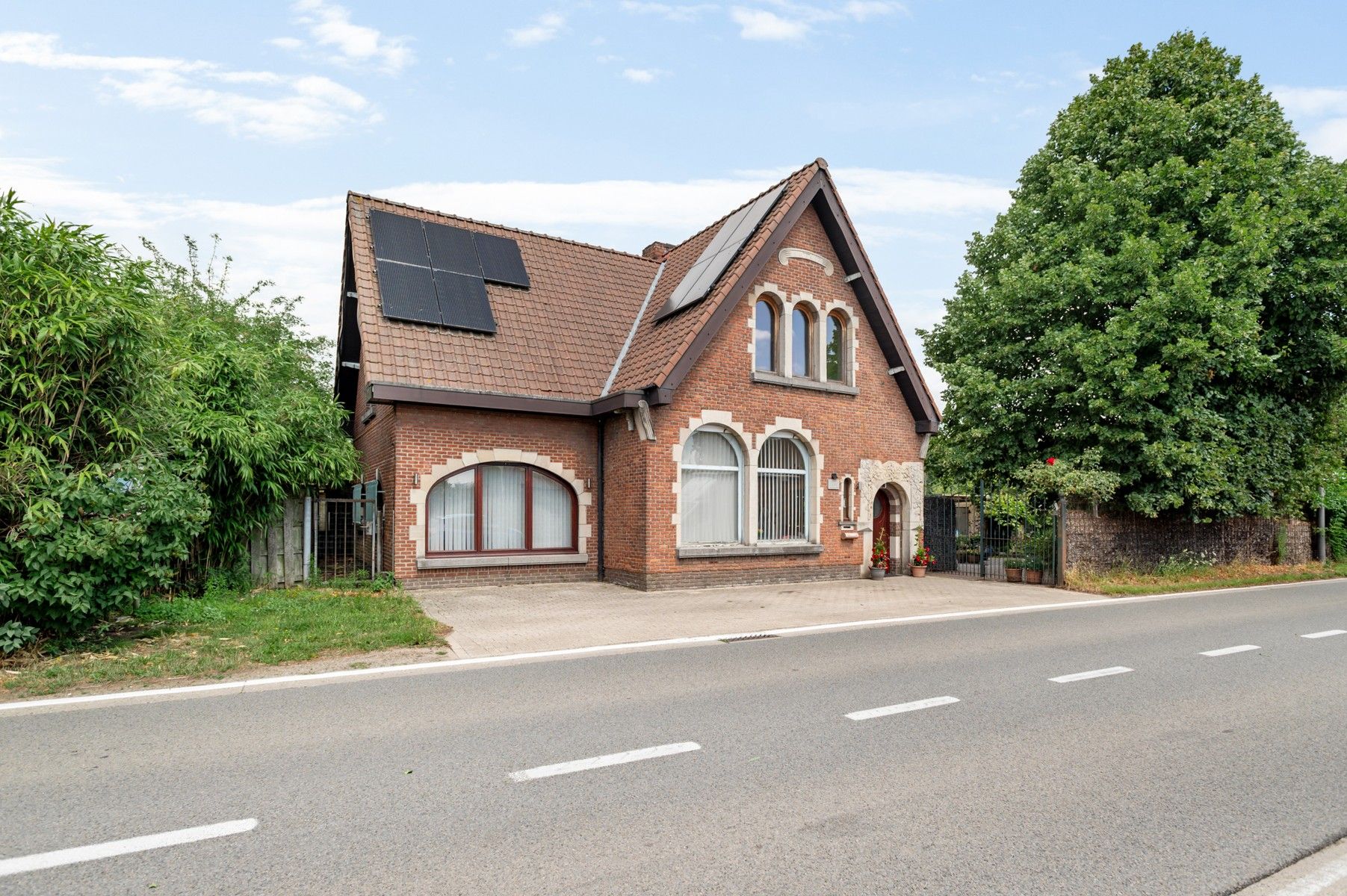 Hoofdfoto van de publicatie: Charmante woning met potentieel op een strategische ligging