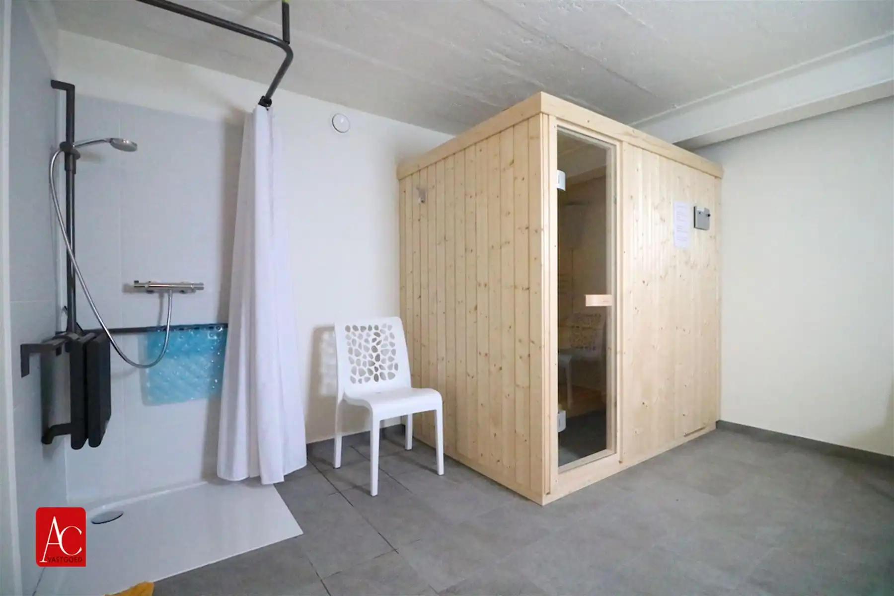 Serviceflat in recent complex met garage foto 12