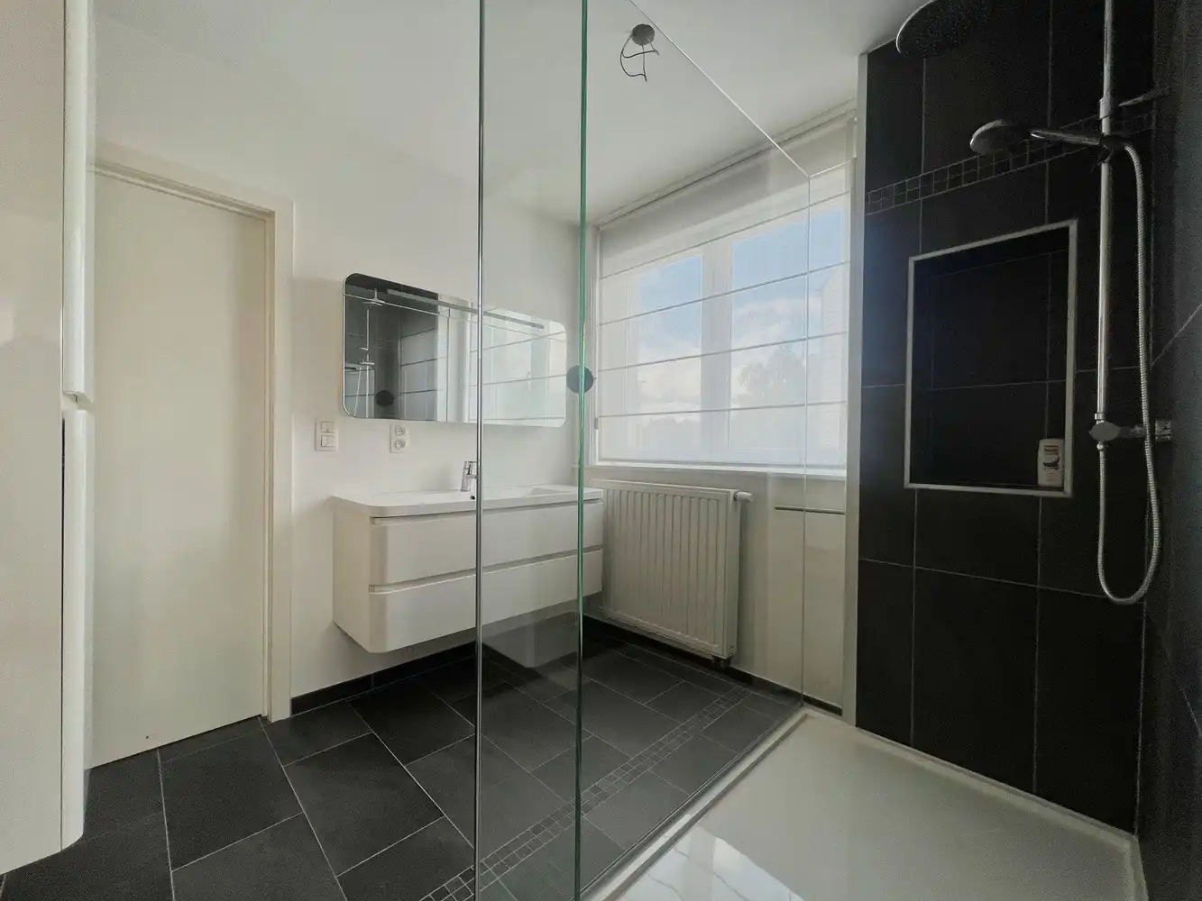 Prachtig vernieuwde gezinswoning in hartje Torhout foto 10