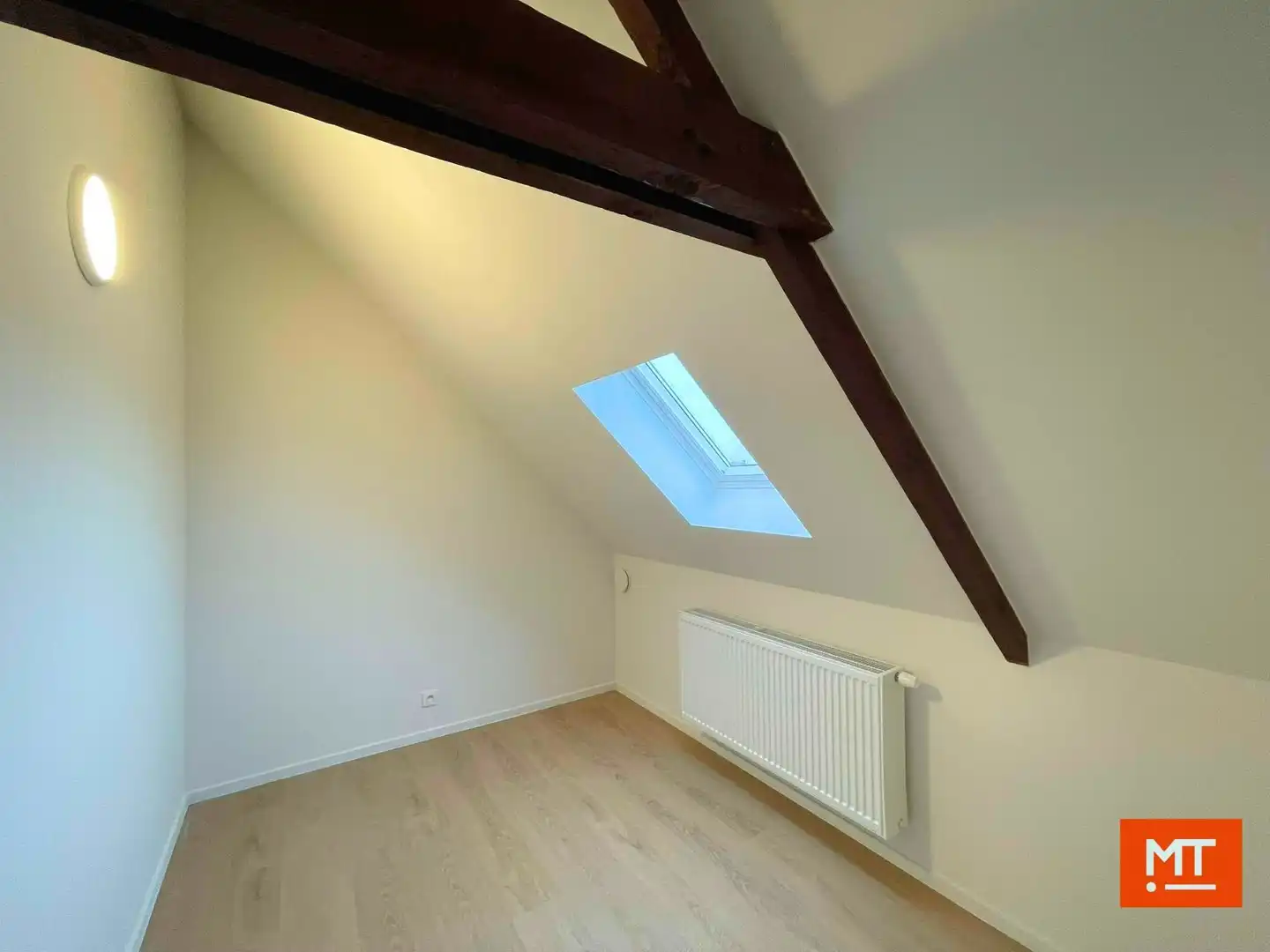 Gerenoveerde halfopen woning te huur in de dorpskern van Beselare foto 12