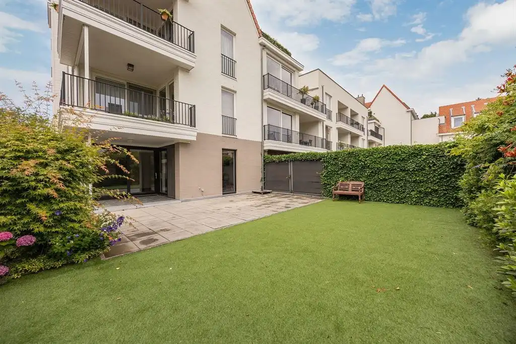 Instapklaar gelijkvloers appartement met tuin foto 18