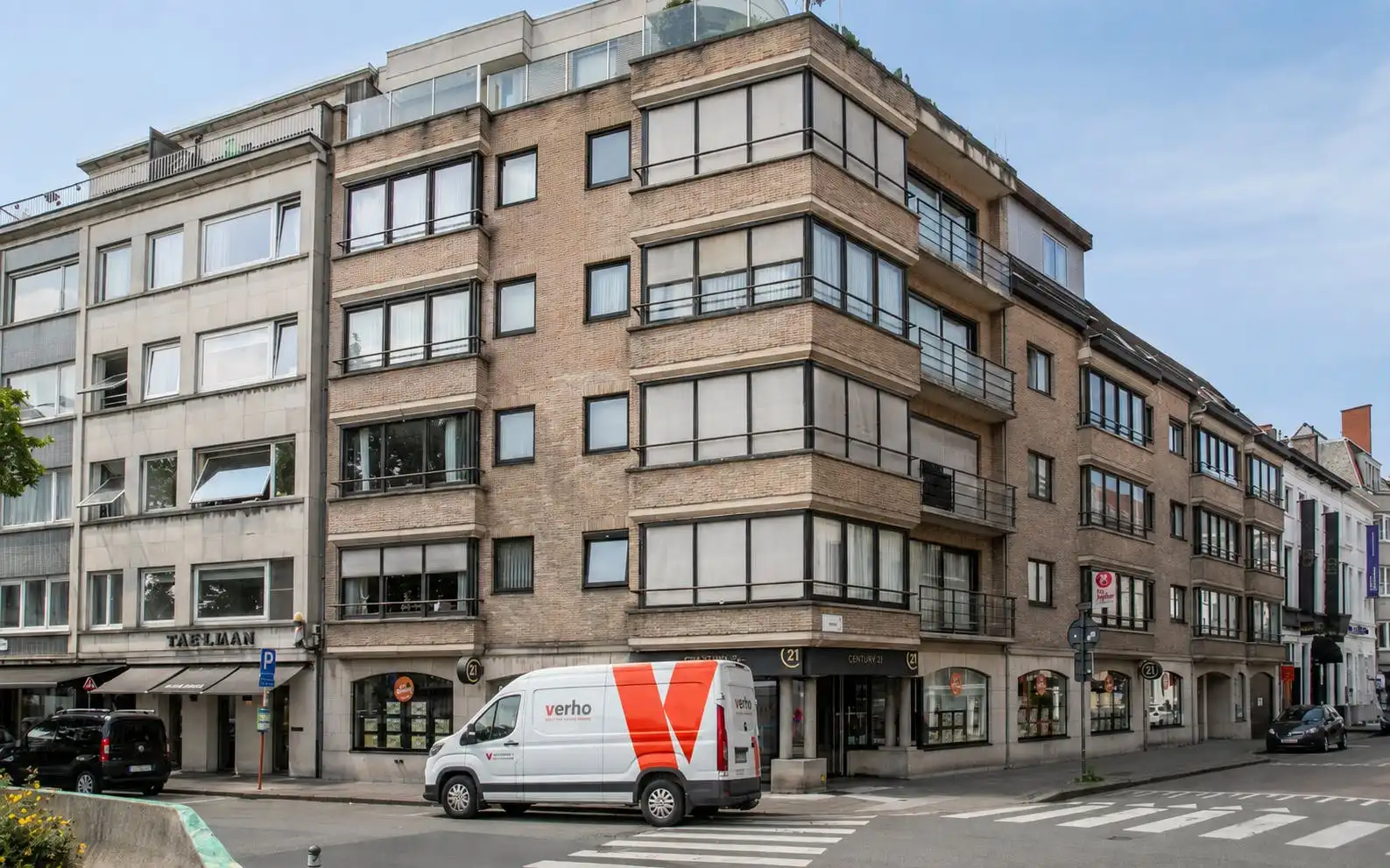 Verzorgd 2-slaapkamerappartement aan het Stationsplein foto {{pictureIndex}}