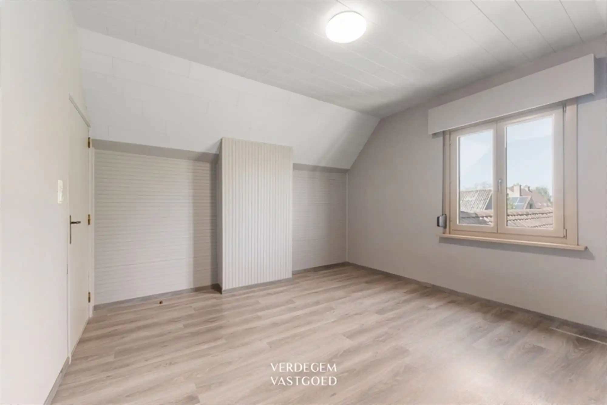 Charmante woning met 2 slaapkamers en fijne tuin met volledige privacy foto 9