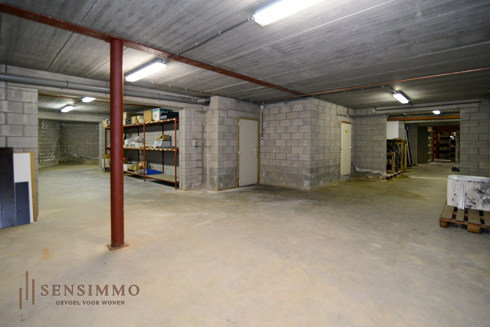 INVESTEERDERSOPPORTUNITEIT - GEBOUW MET TOONZAAL + 4 APPARTEMENTEN + MAGAZIJN + GARAGEBOXEN + BOUWGROND foto 17