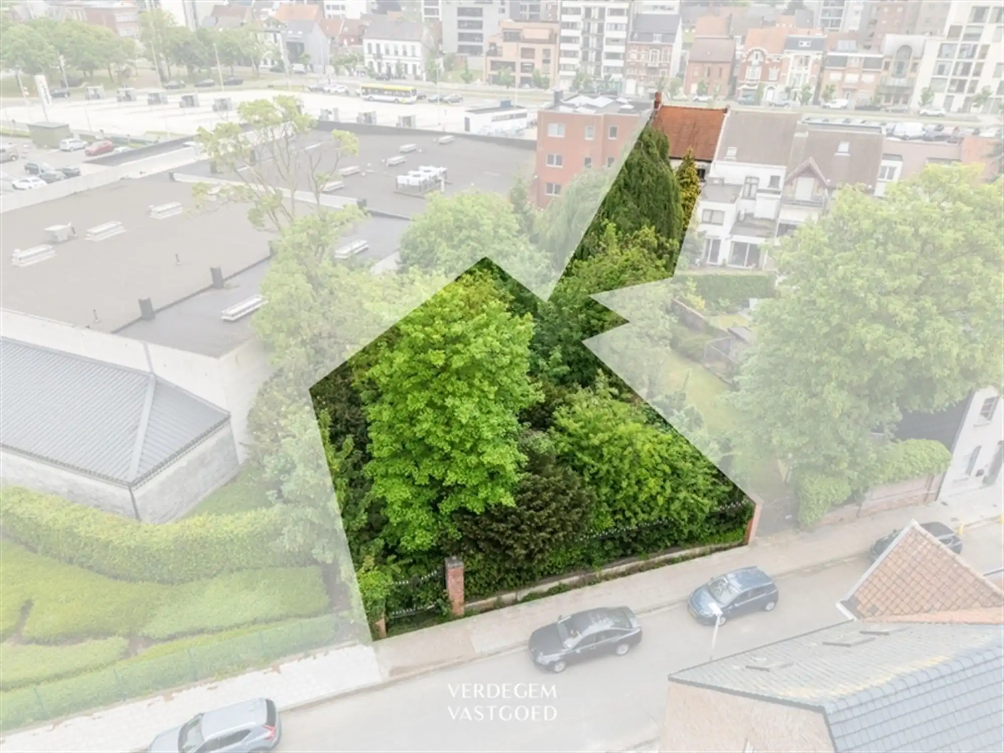Ruime, te renoveren, woning met bouwgrond op een terrein van 869m² foto 2