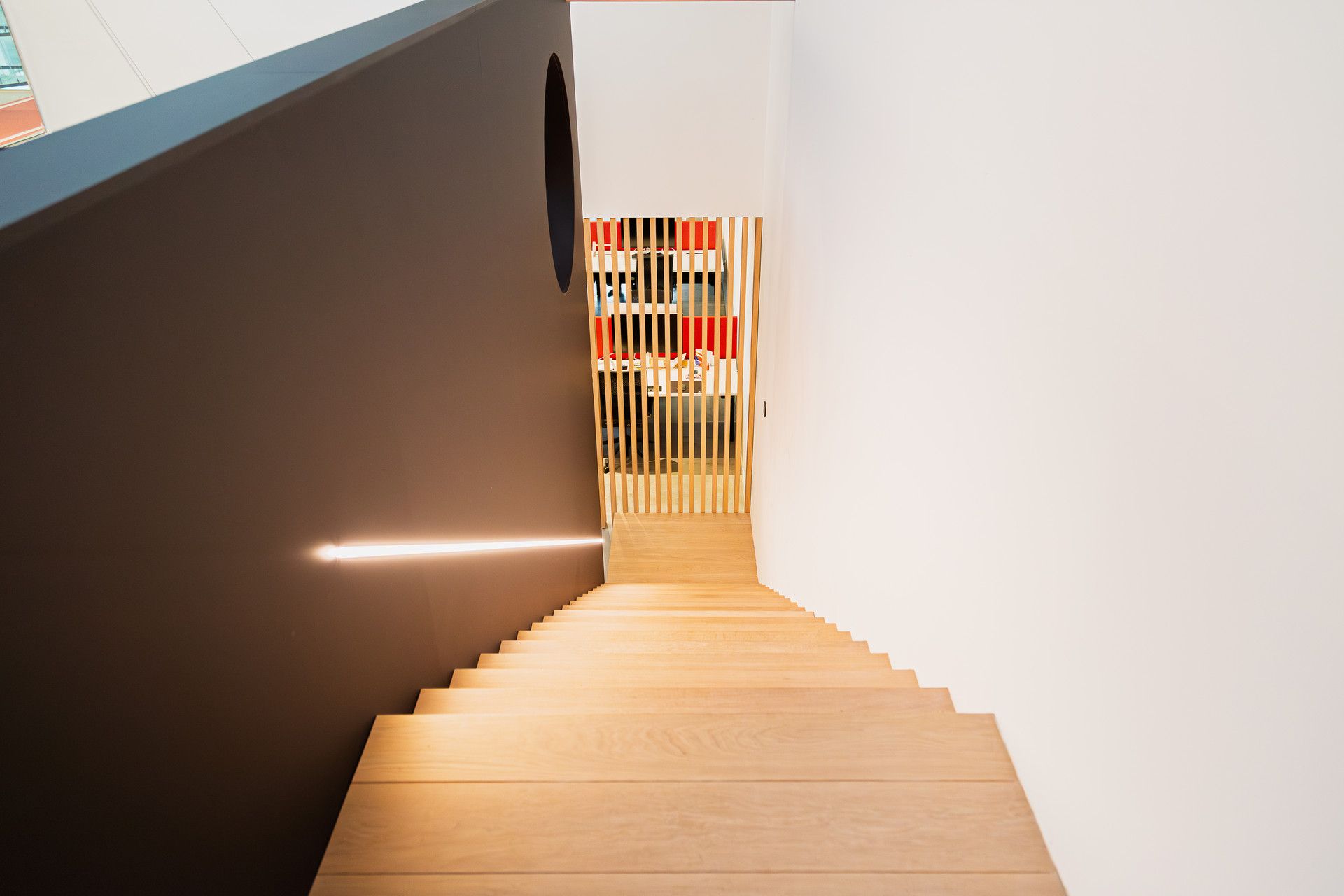 RECENT KANTOORGEBOUW VAN 366M² TE TONGEREN NABIJ E313. foto 15