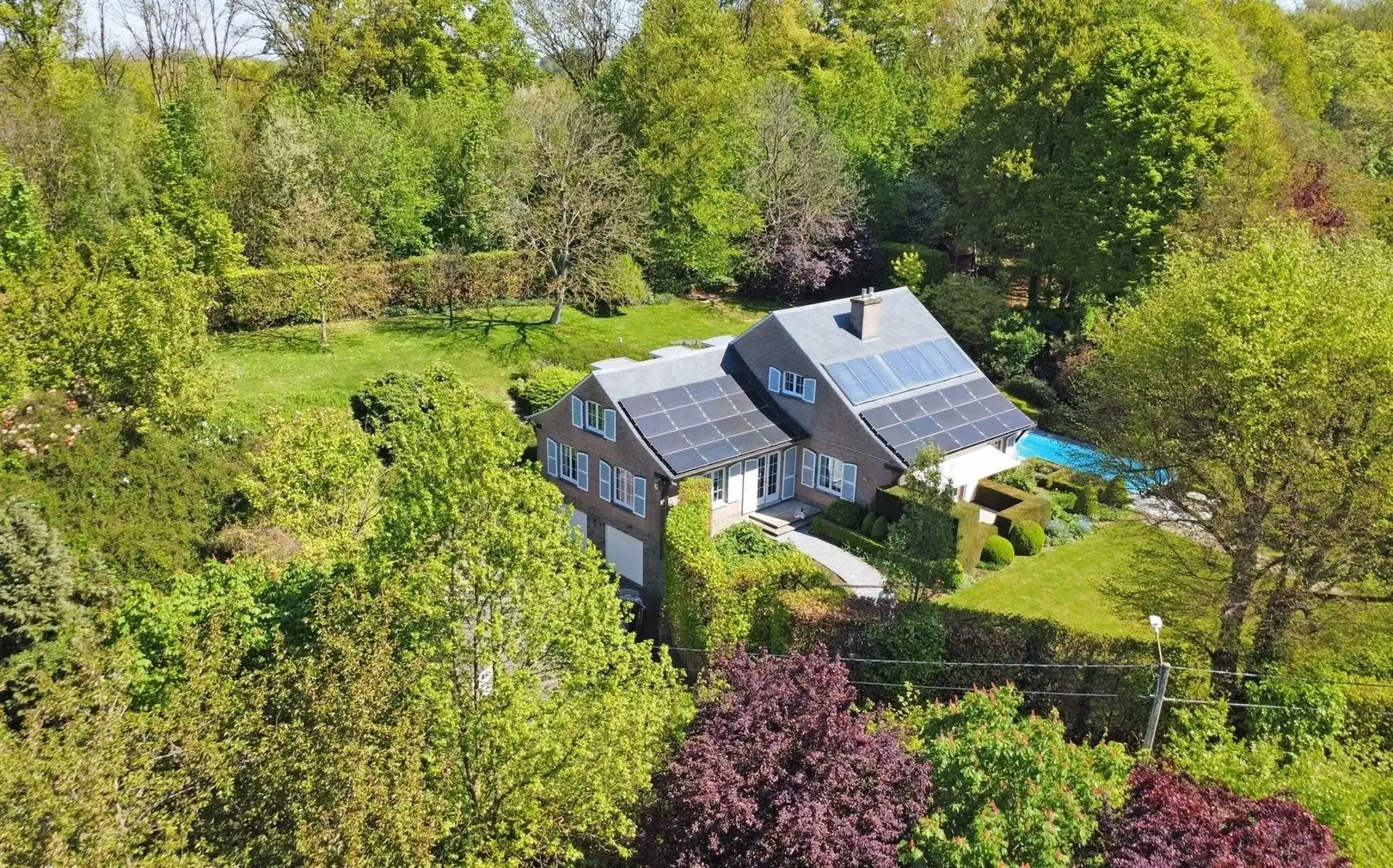 Tijdloze villa in het groen nabij de stad foto 2