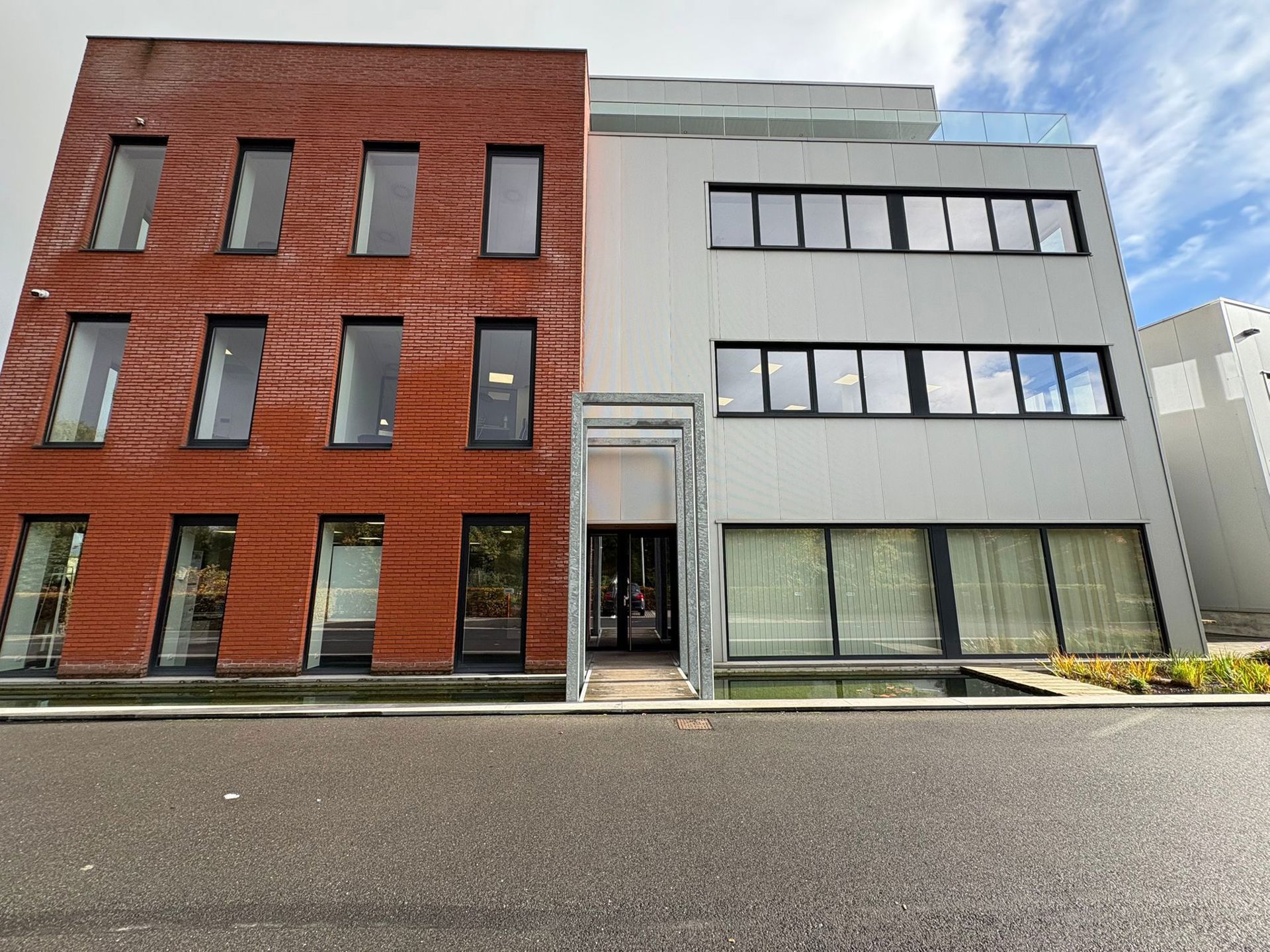 Instapklare Kantoooruimte 491 m² nabij R4 te huur foto 2