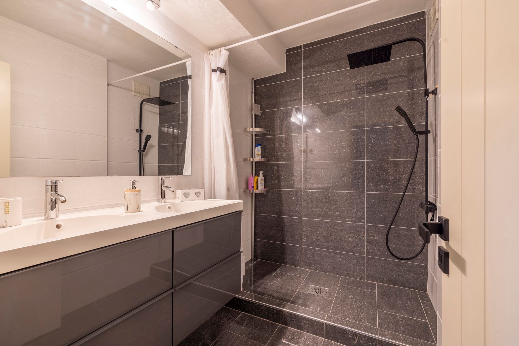 VERNIEUWD APPARTEMENT MET 3 SLAAPKAMERS TE KOOP foto 15