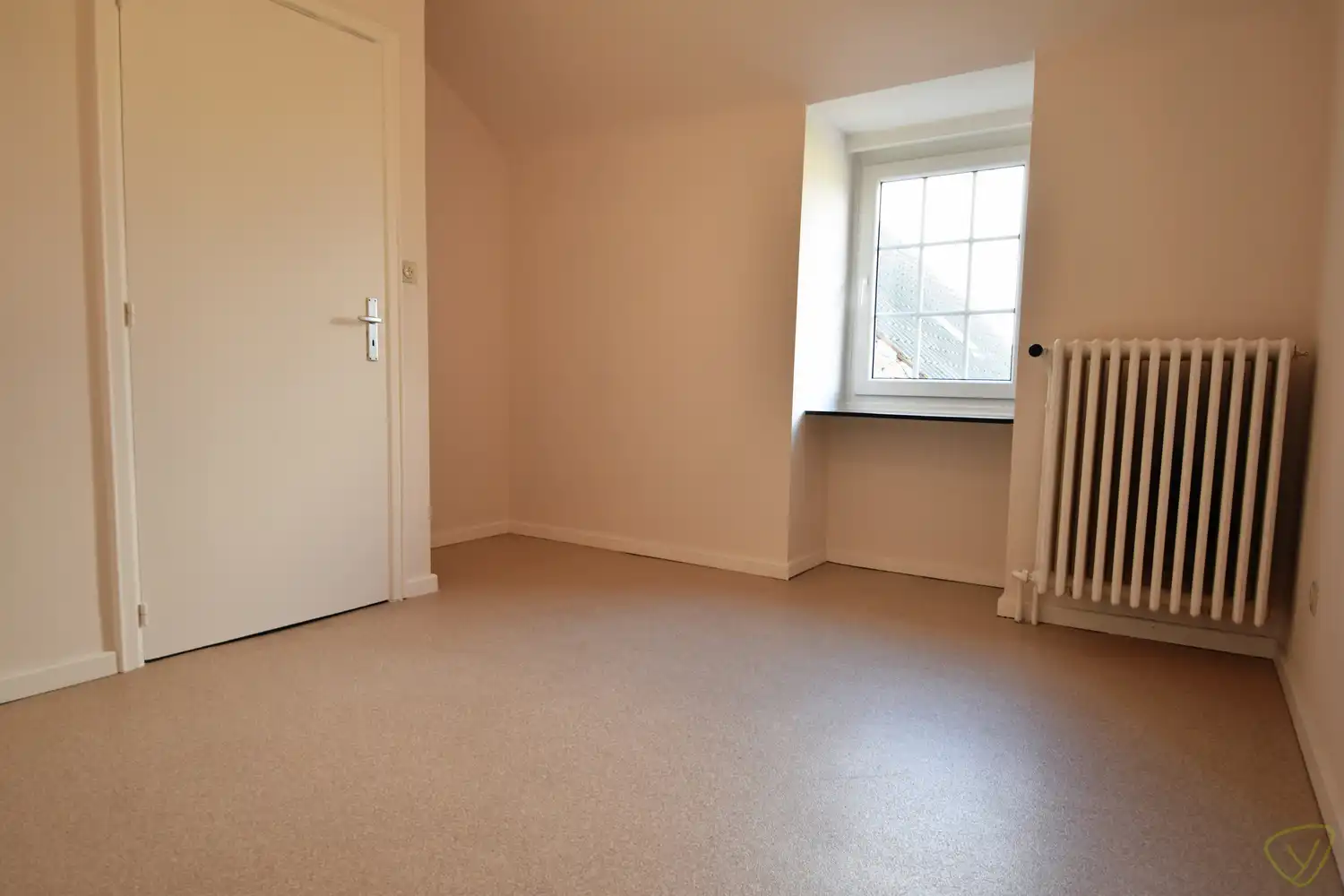 Ruim dakappartement te huur vlak bij het centrum van Eeklo foto 12