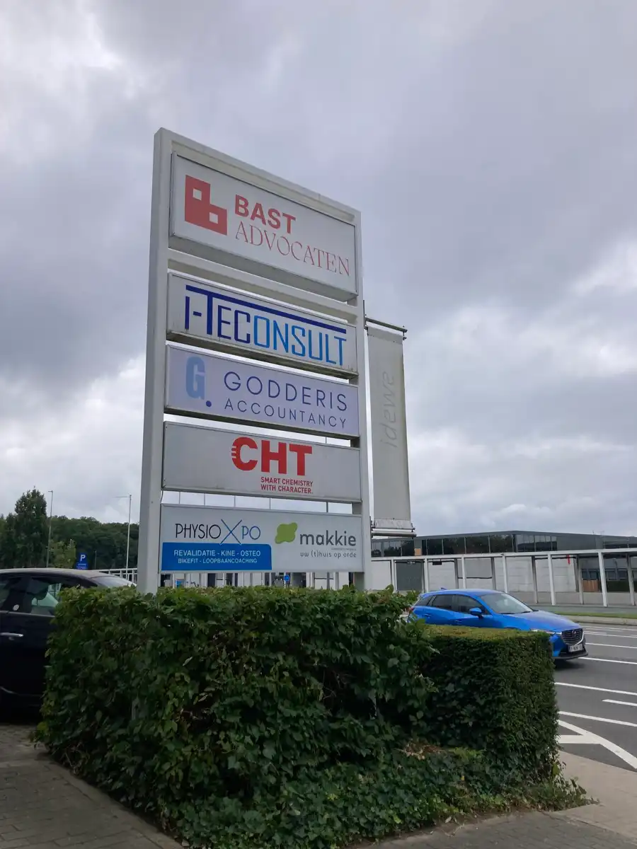 Ruime kantoorruimte te huur op toplocatie tussen Kortrijk centrum en ’t Hoge foto 9