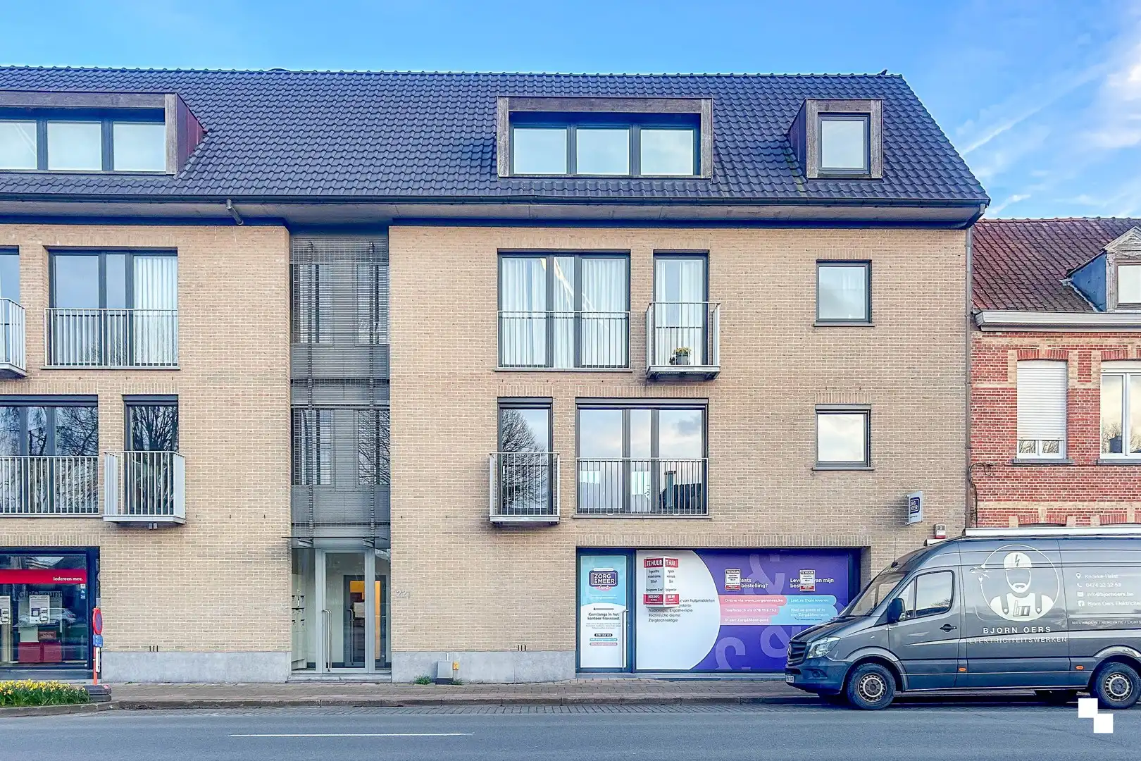 Deels ingerichte handelsruimte op toplocatie te Sint-Andries foto 2