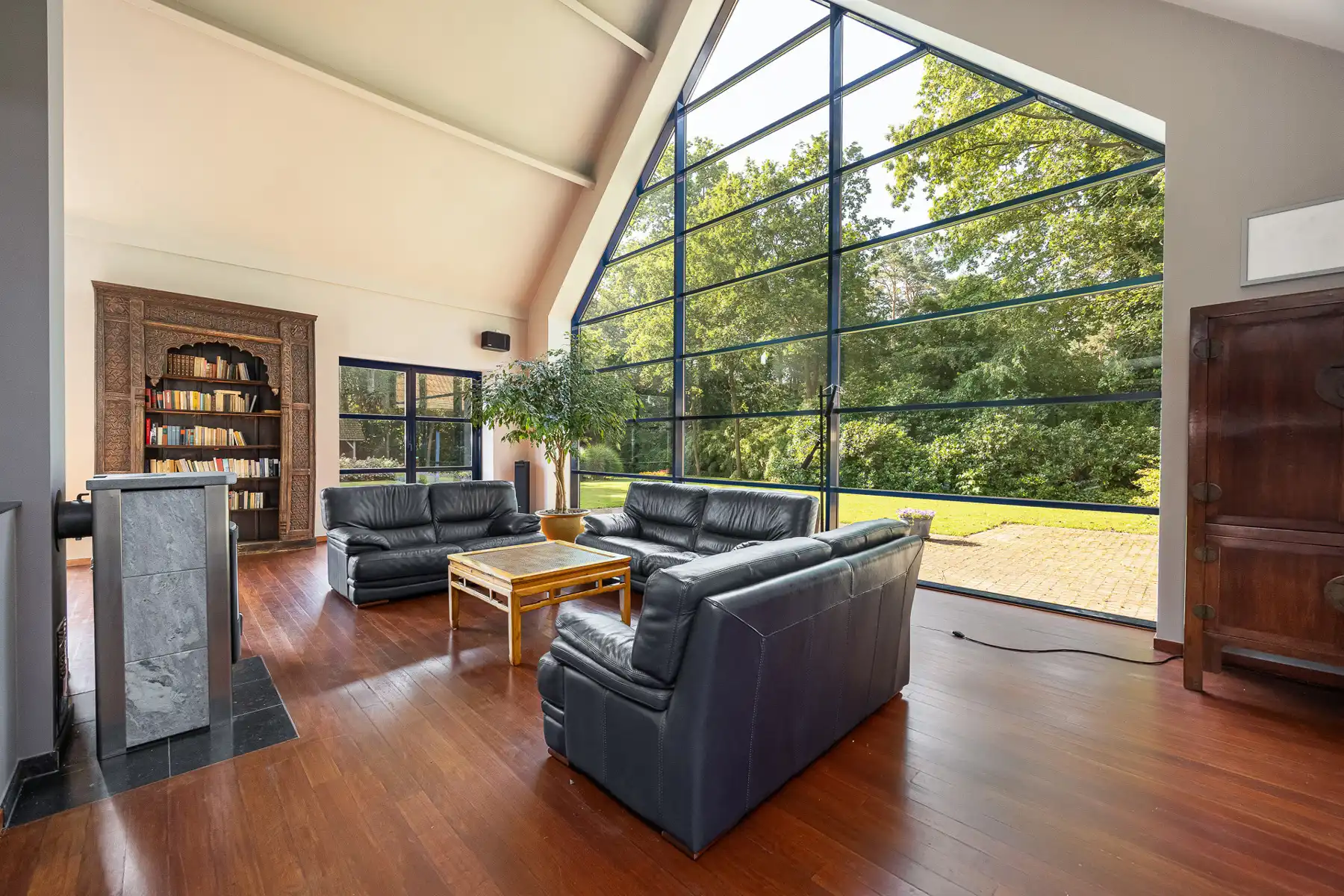 Ruime villa op 2.715 m² in een rustige en groene omgeving foto 6