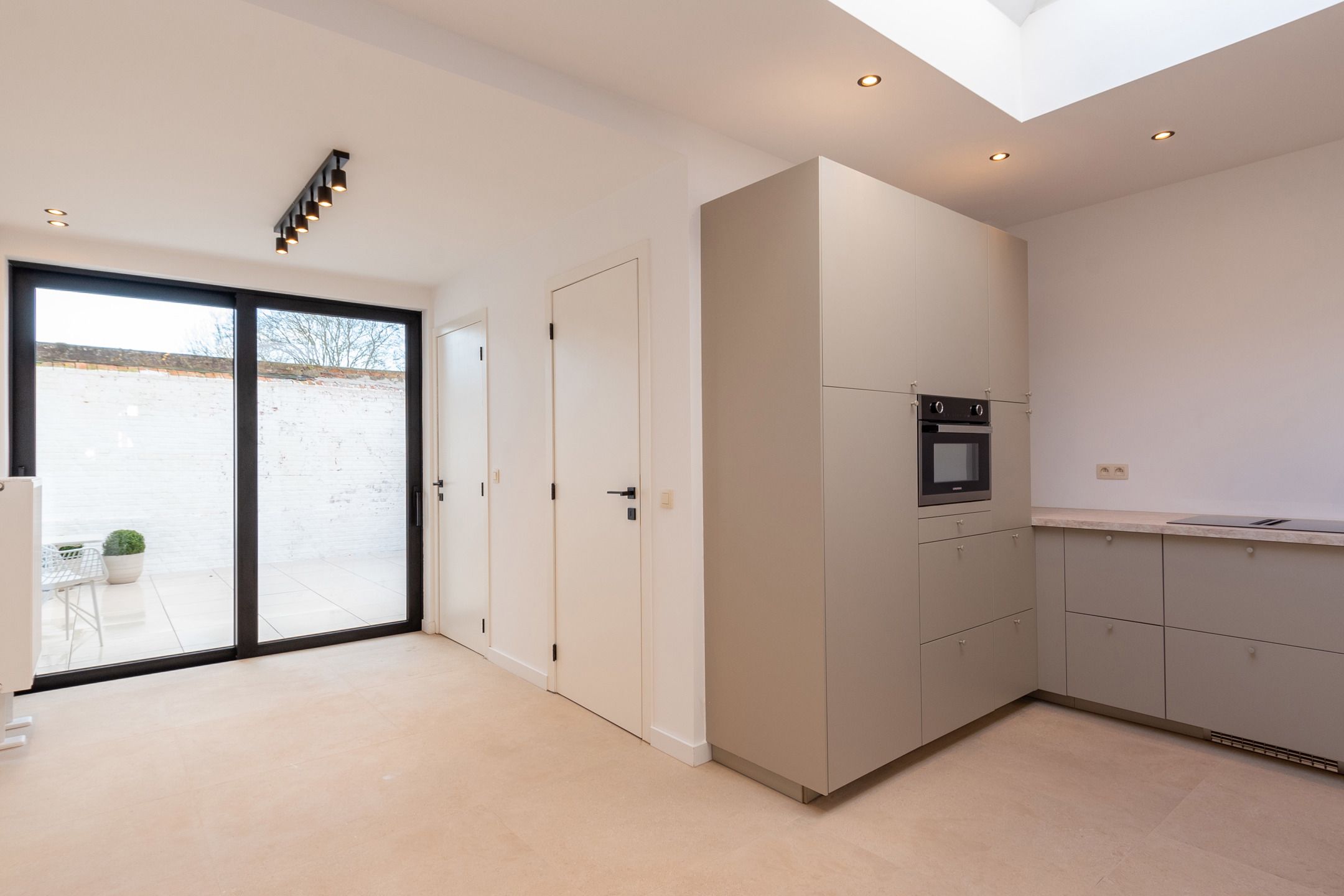 Volledig vernieuwde woning met 2 ruime slaapkamers! foto 4