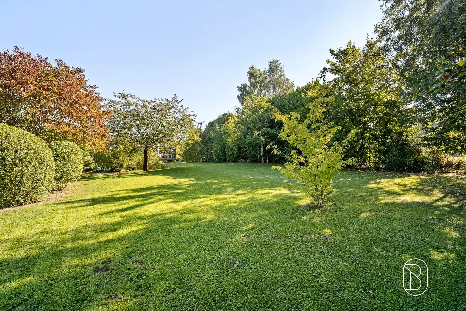 Rustig gelegen villa met 4 slpk en prachtig aangelegde tuin foto 9