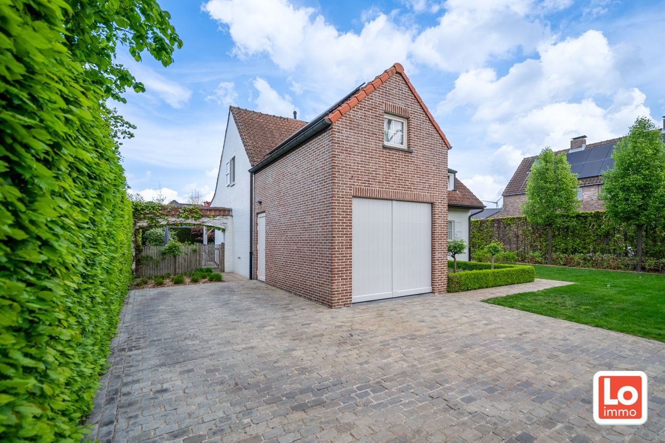 Charmante alleenstaande woning met inpandige garage op een zeer goede locatie in Oostakker. foto 3