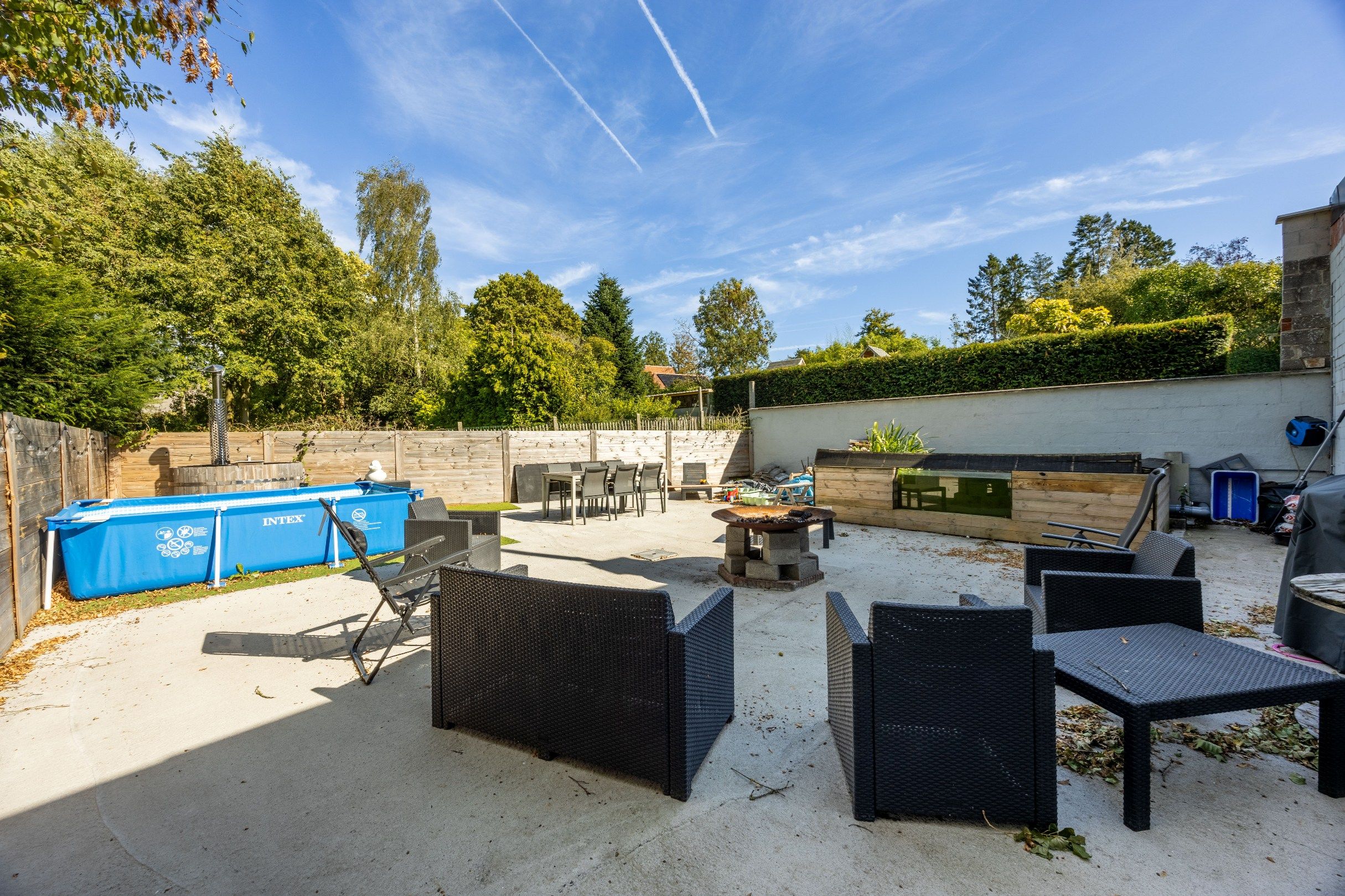 ALLEENSTAANDE GELIJKVLOERSE WONING MET MAGAZIJN EN COMMERCIELE RUIMTE foto 4