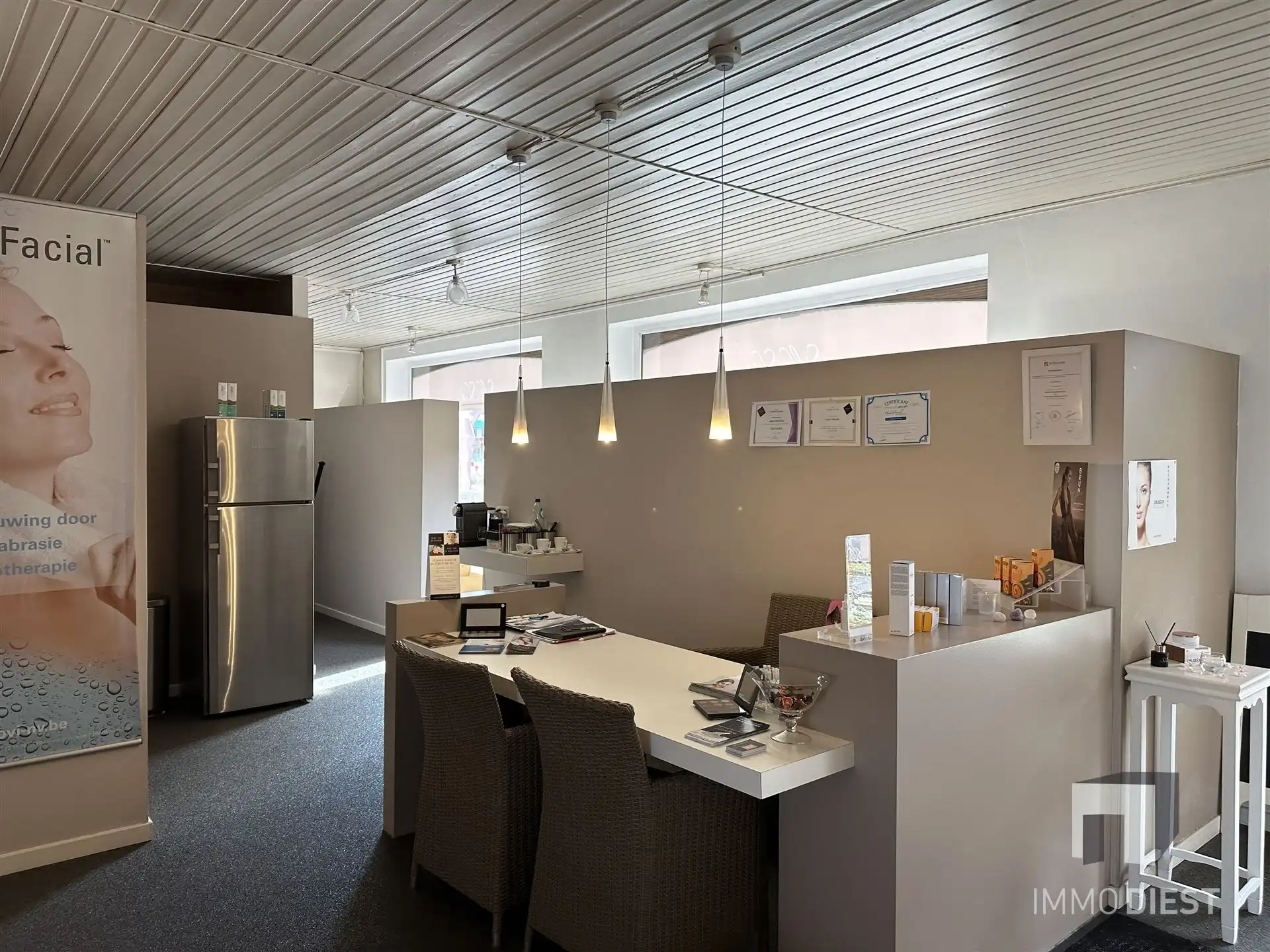 Handelshuis of woning met parking/tuin achteraan foto 5