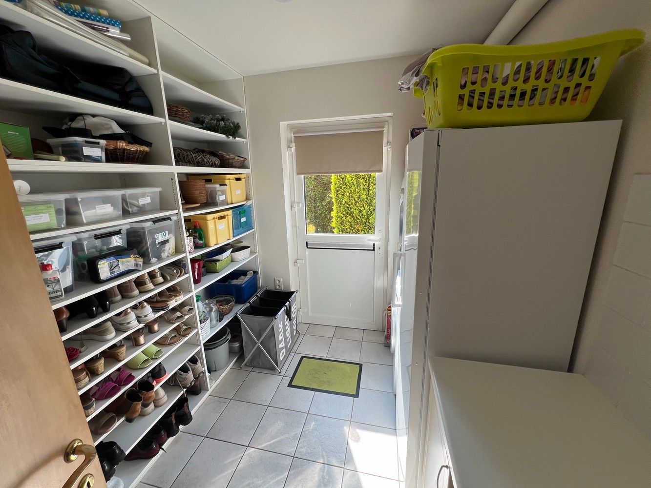 Luxueus gelijkvloers appartement met 3 slaapkamers, tuin en garage foto 17