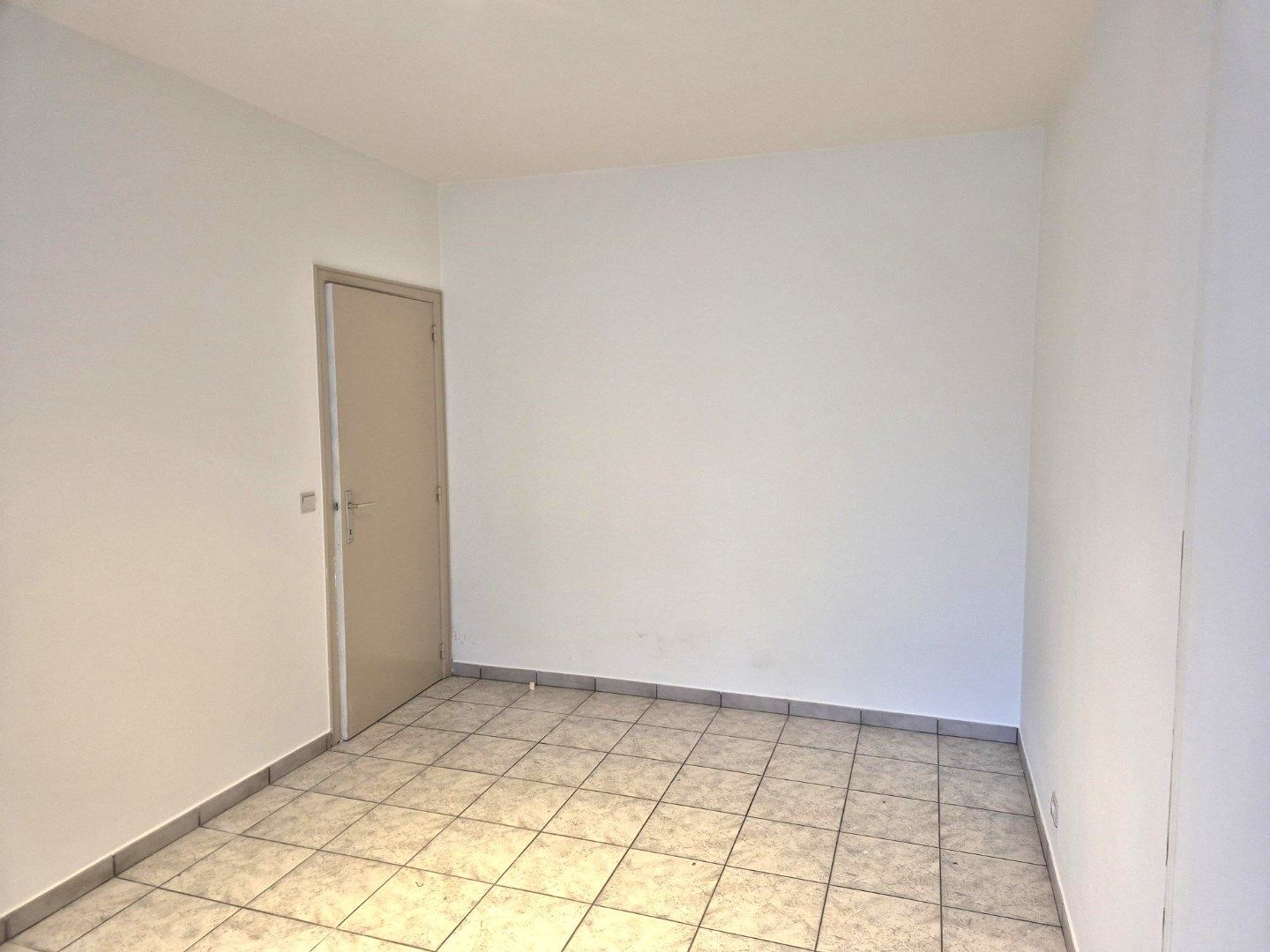 Centraal gelegen appartement TE HUUR! foto 5