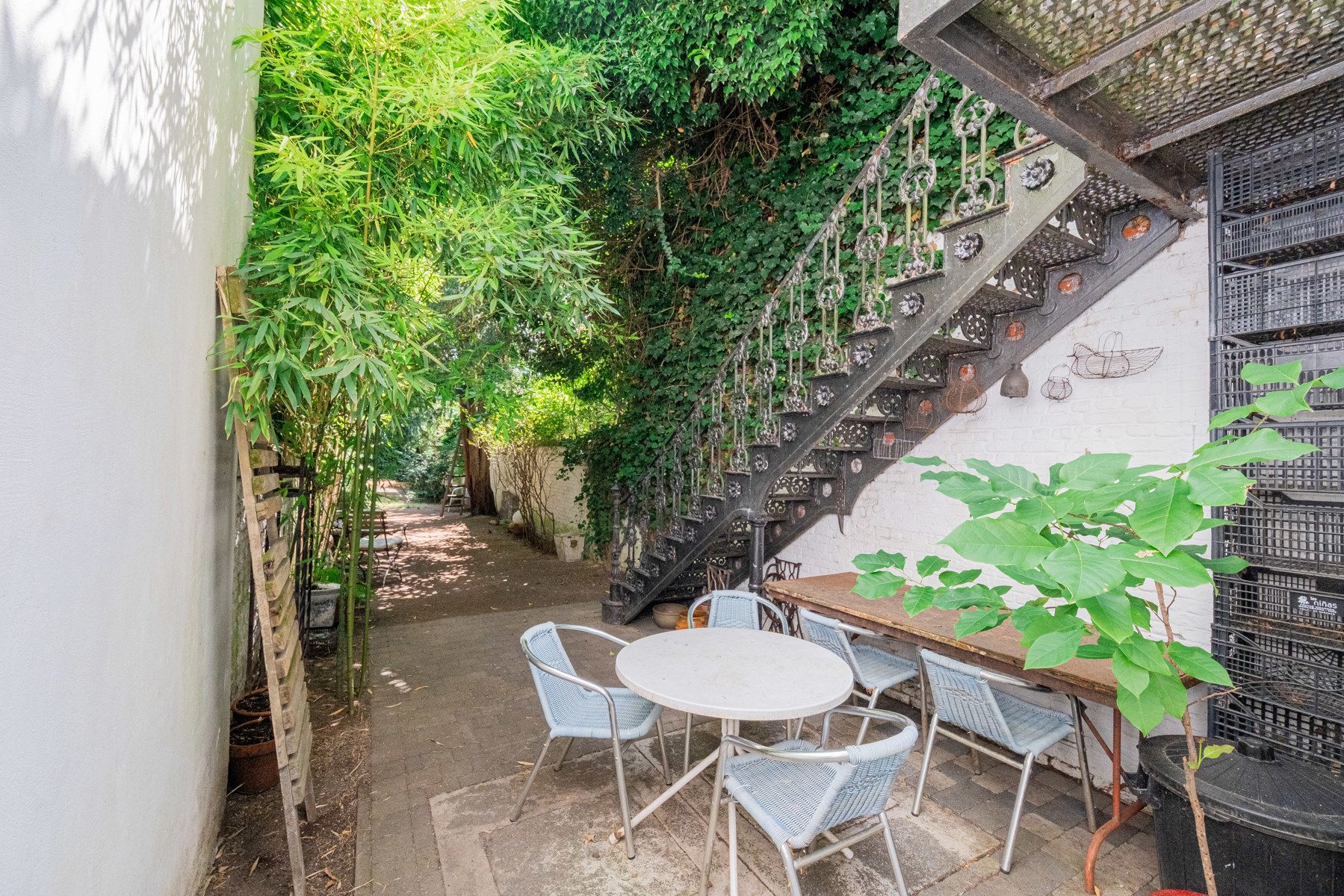 Wonen in een stuk geschiedenis met prachtige stadsoase foto 3