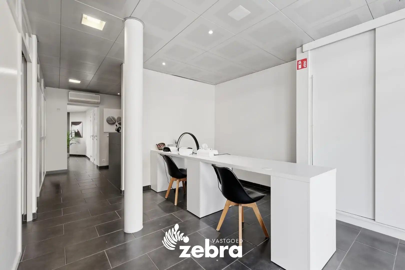 Veelzijdig handelspand op commerciële ligging in Tielt! foto 4