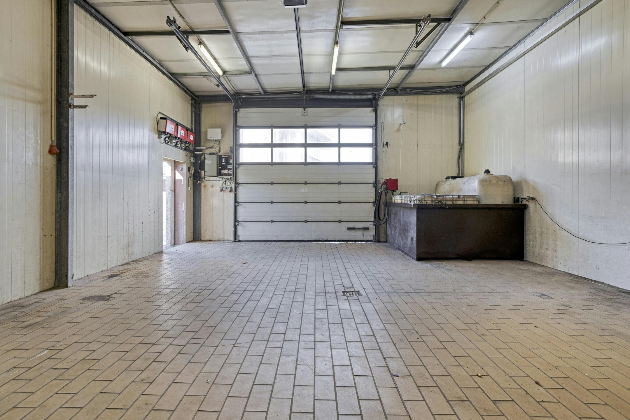 Ruime woning met loods op 2.127m² te Lo-Reninge. foto 9