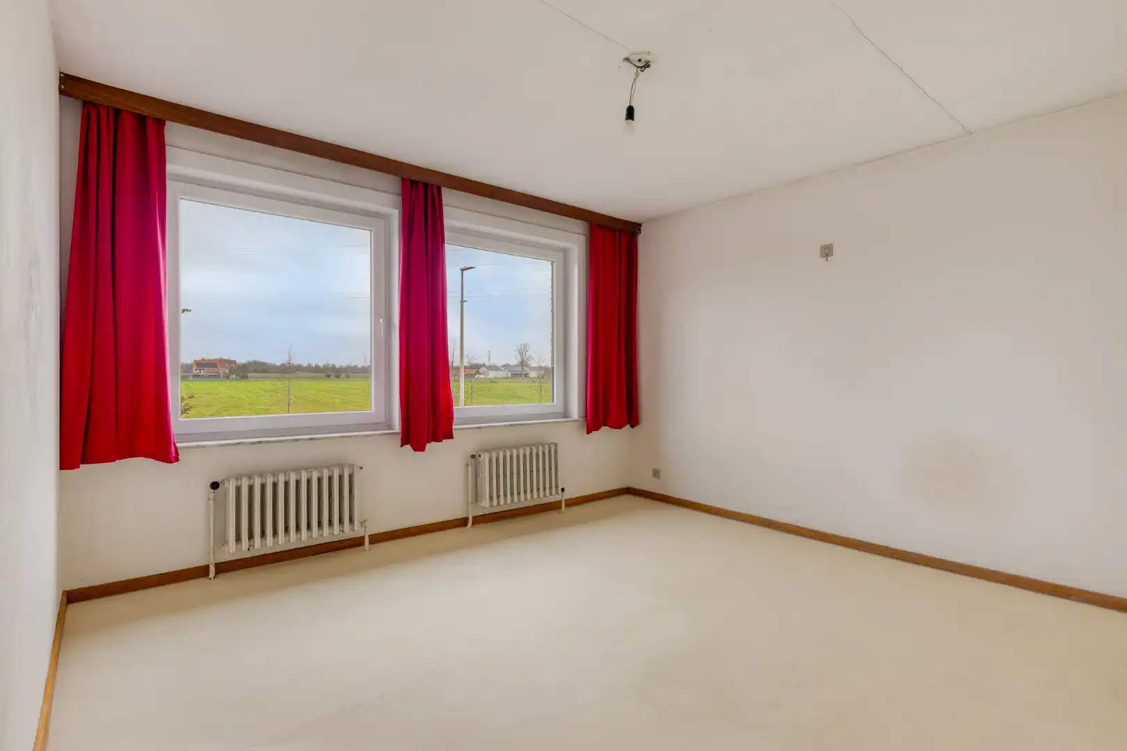 Kloeke woning met tuin en grote garage! foto 8