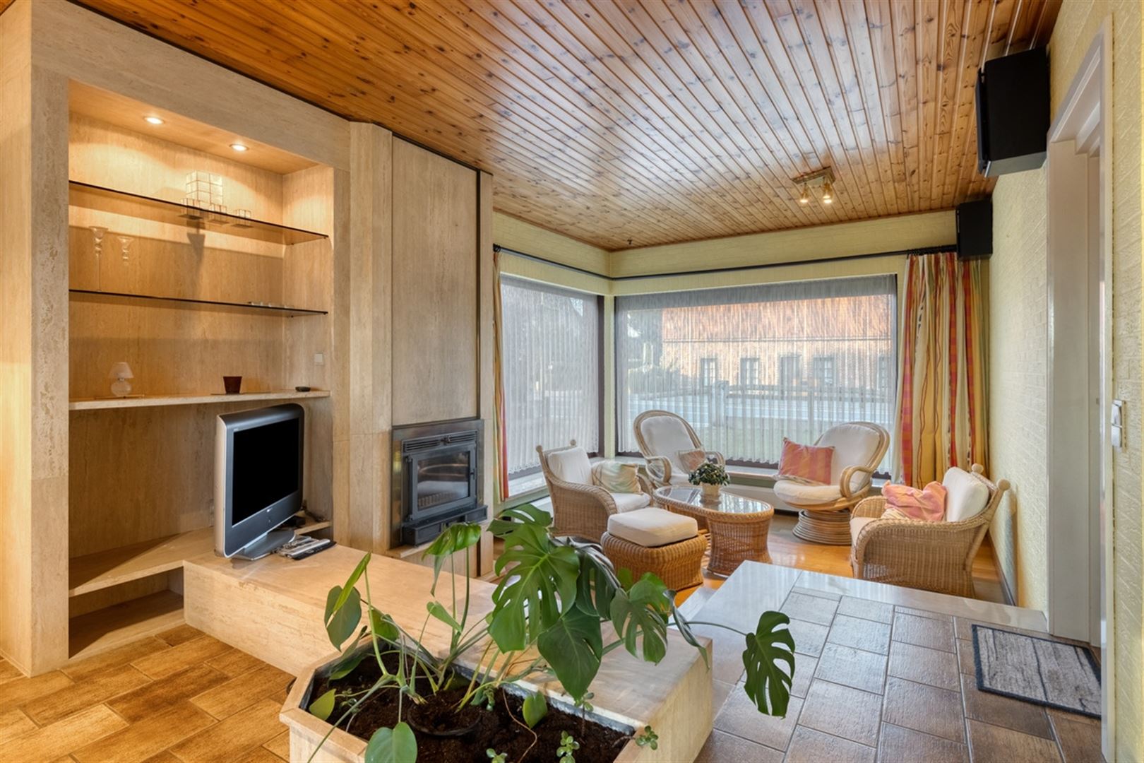 Mooi gelegen statige woning op 1231 m2 foto 12