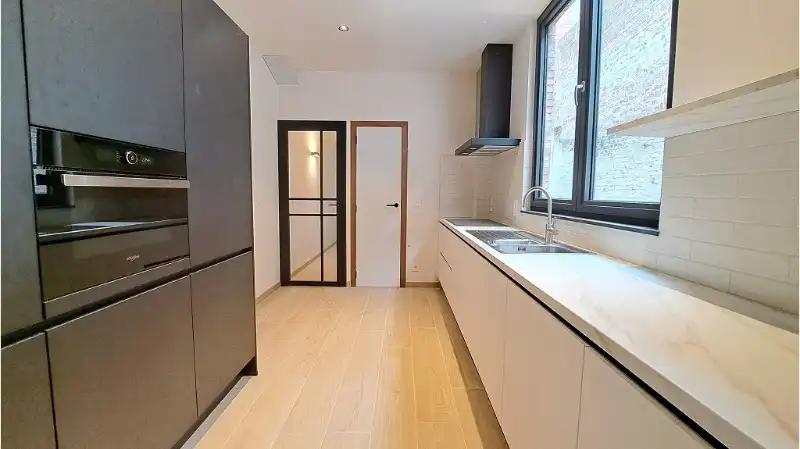 Gerenoveerde Herenwoning met Terras te huur in Brugge foto 3