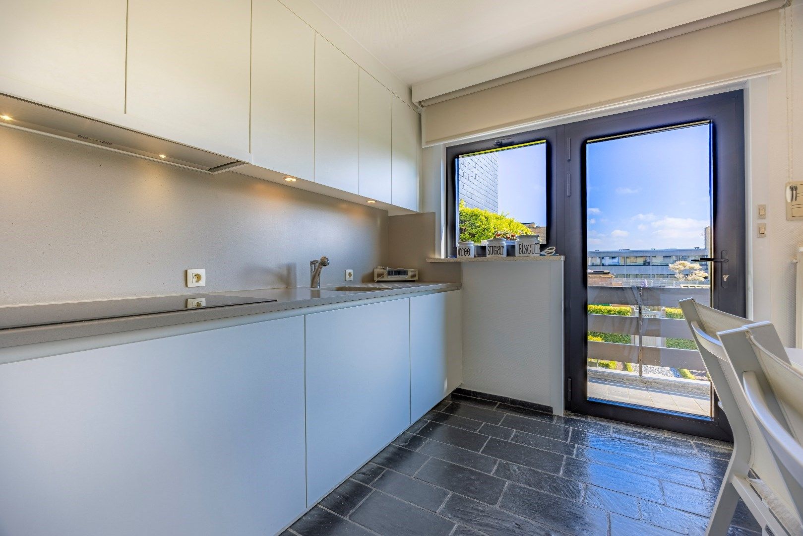 Knappe woning met weidse zichten, vlakbij het strand foto 10