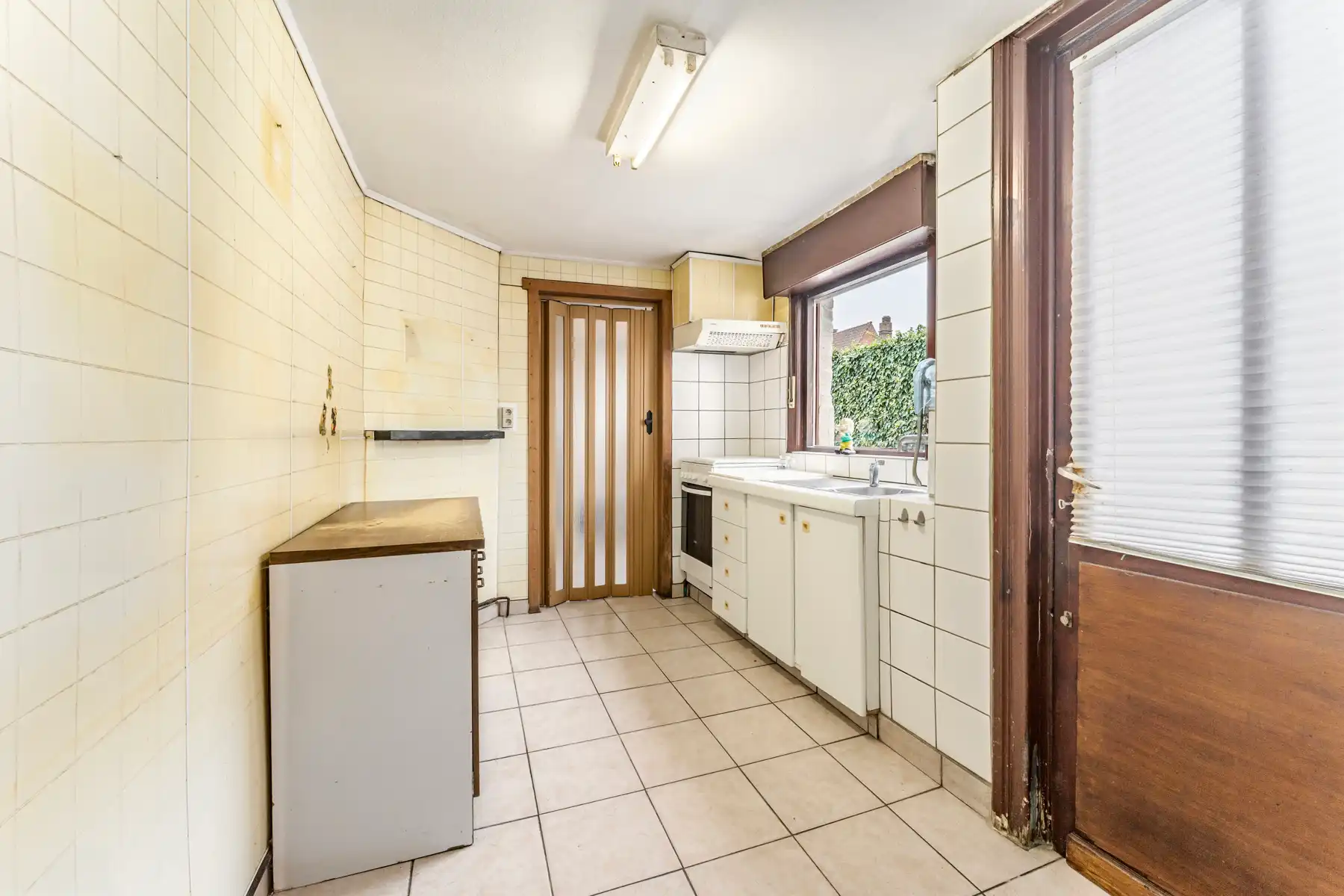 Centraal gelegen te renoveren woning met tuin foto 7