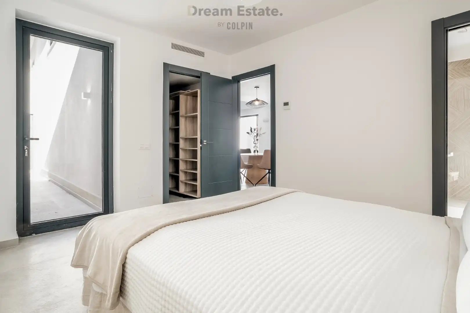 Een moderne familie villa te El Paraiso, Benahavis, New Golden Mile foto 31