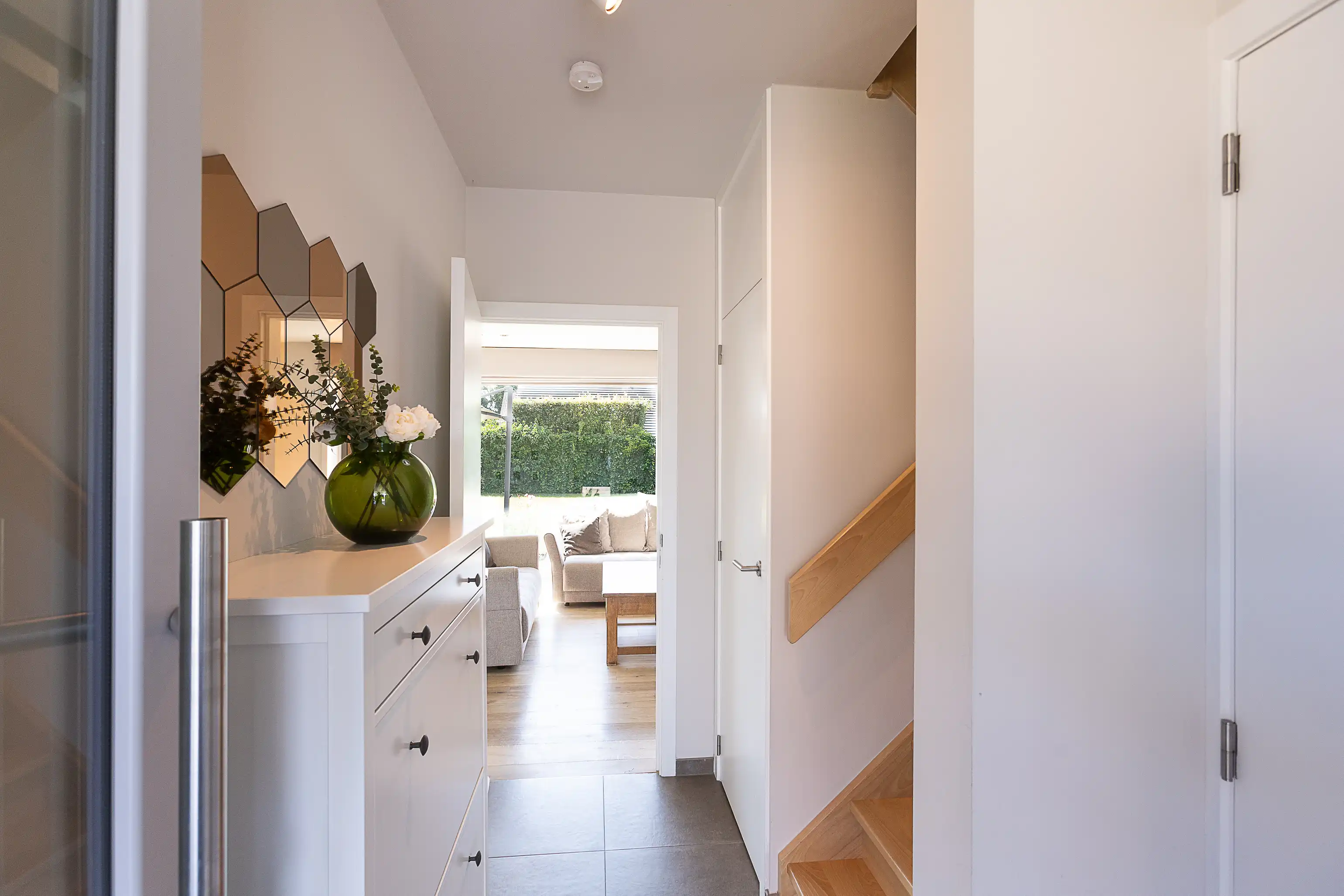 Prachtige, lichtrijke  woning met zonnige tuin in Beernem! foto 4