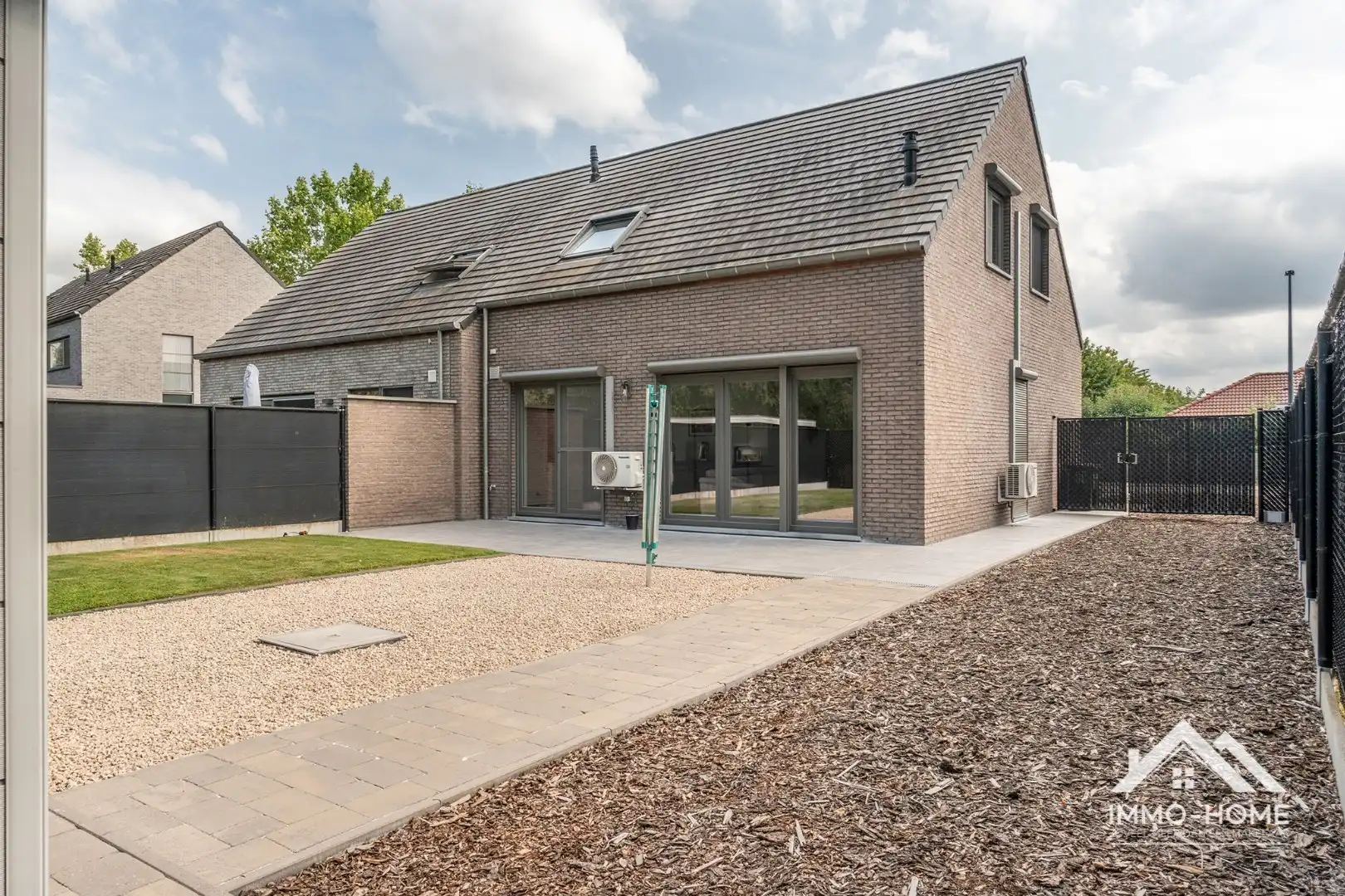 Prachtige HOB in groene woonwijk oostakker! foto 3