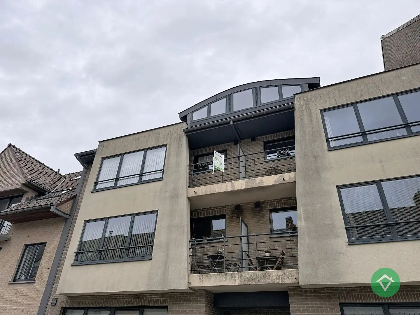 Appartement met 2 slaapkamers en 2 terrassen te Koekelare foto 2