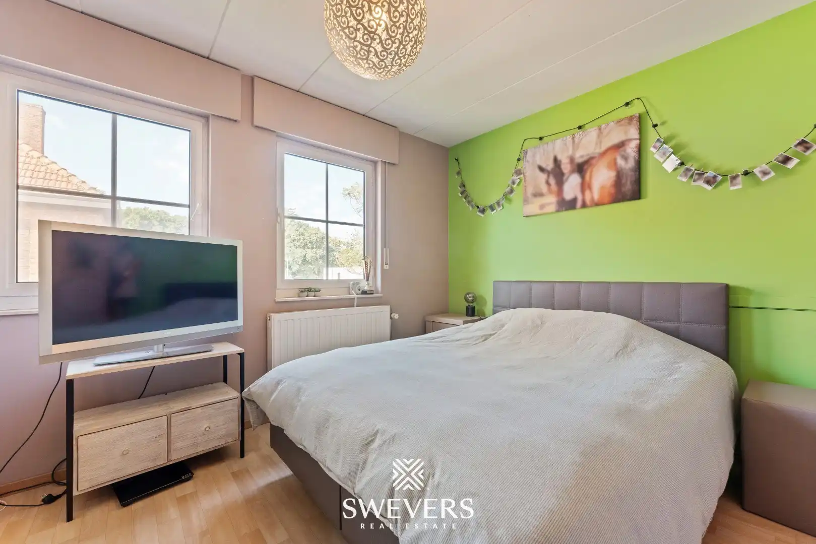 Ruime open bebouwing met nieuwe keuken en veranda foto 18