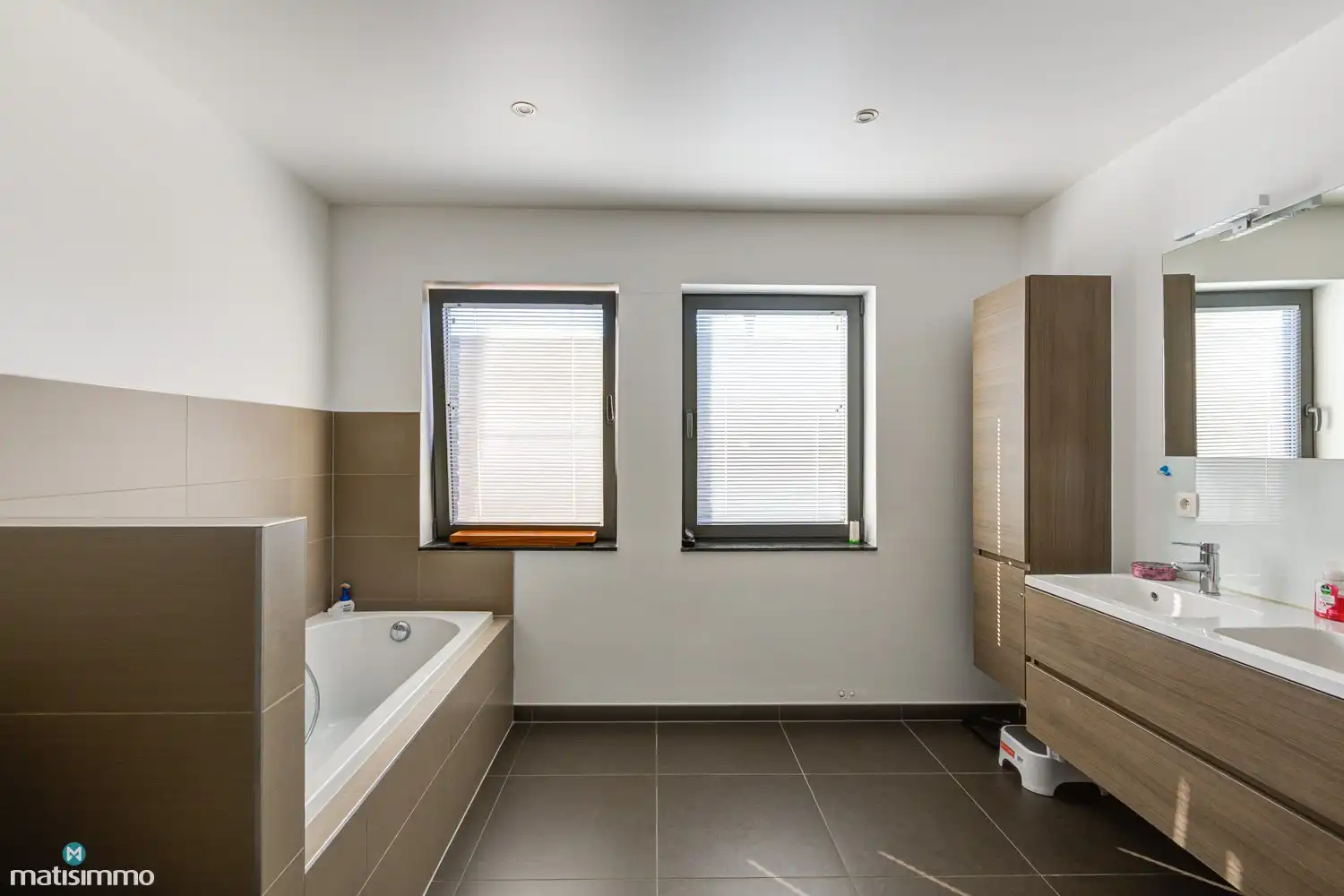 RUIME NIEUWBOUWWONING MET 3 SLAAPKAMERS, TUIN EN CARPORT MET AUTOMATISCHE POORT NABIJ HET CENTRUM VAN BILZEN foto 22