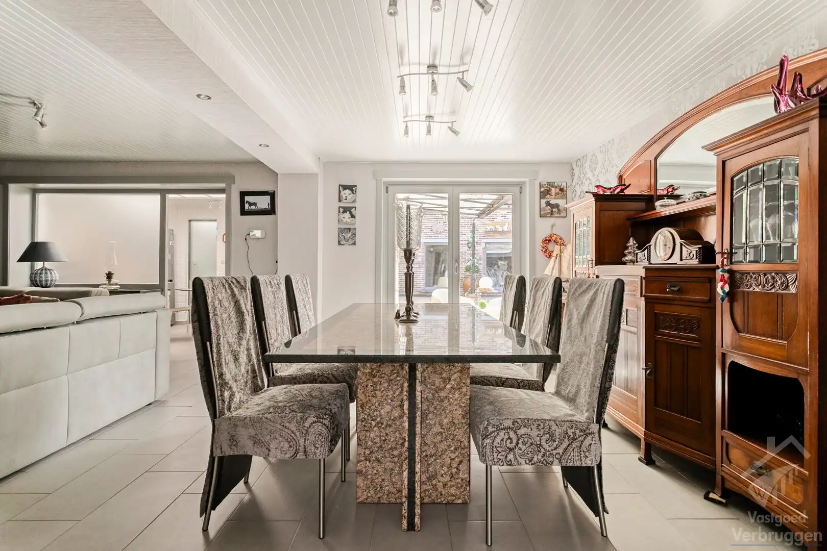 Sfeervolle instapklare woning met 2 slaapkamers, bureau,  garage en atelier foto 6