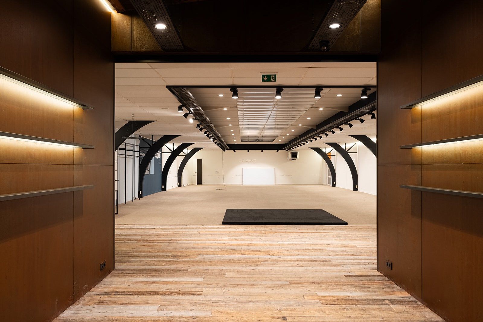 Bijzondere multifunctionele eigendom met geïntegreerde showroom foto 12