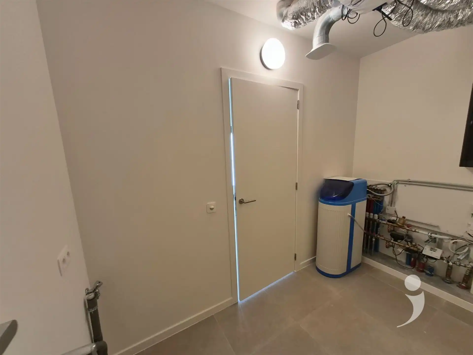 Nieuwbouw appartement met dubbele staanplaats voor de wagen foto 11