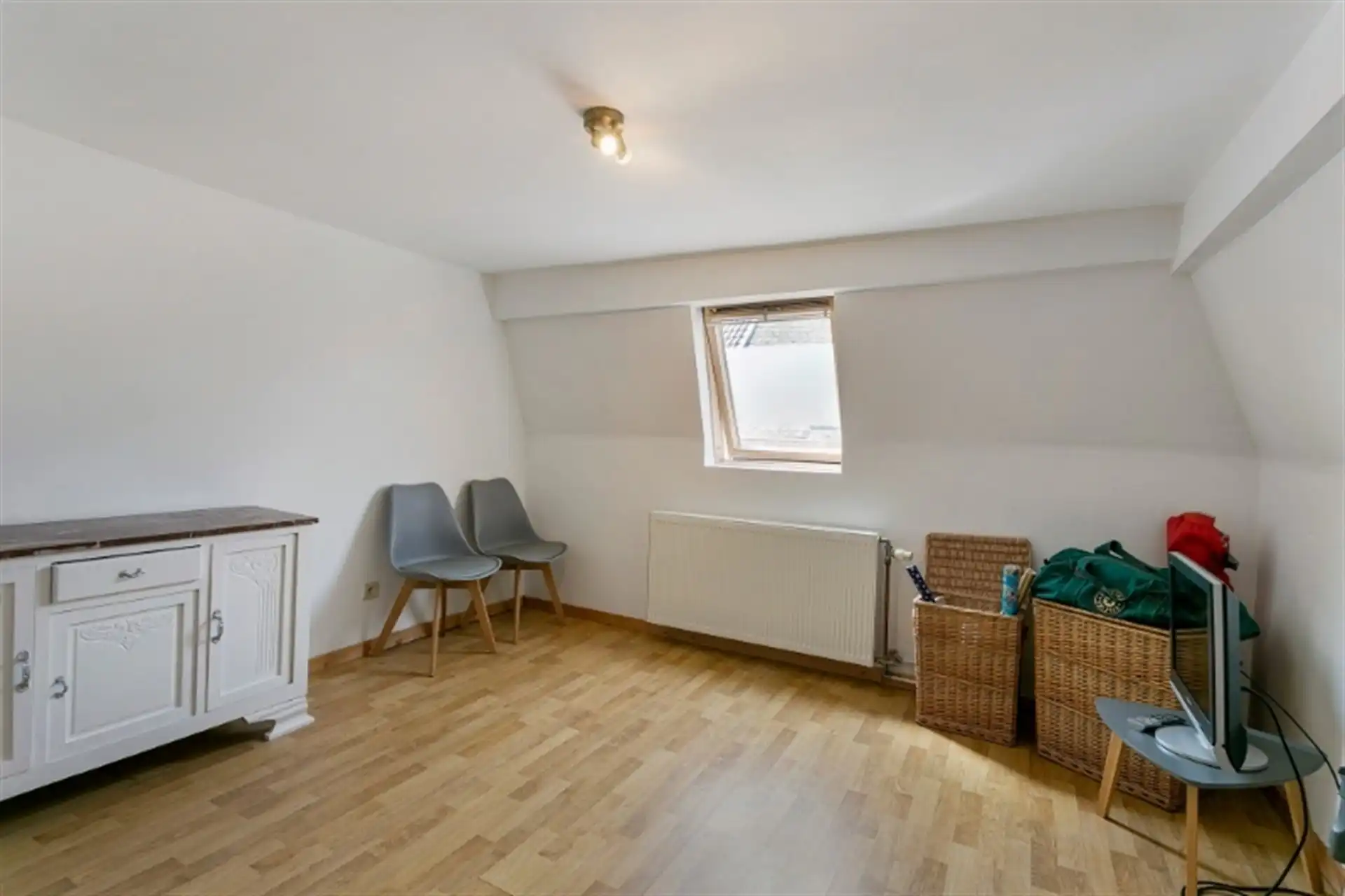 Instapklare woning gelegen op wandelafstand van het centrum en stadspark te Aalst. foto 16