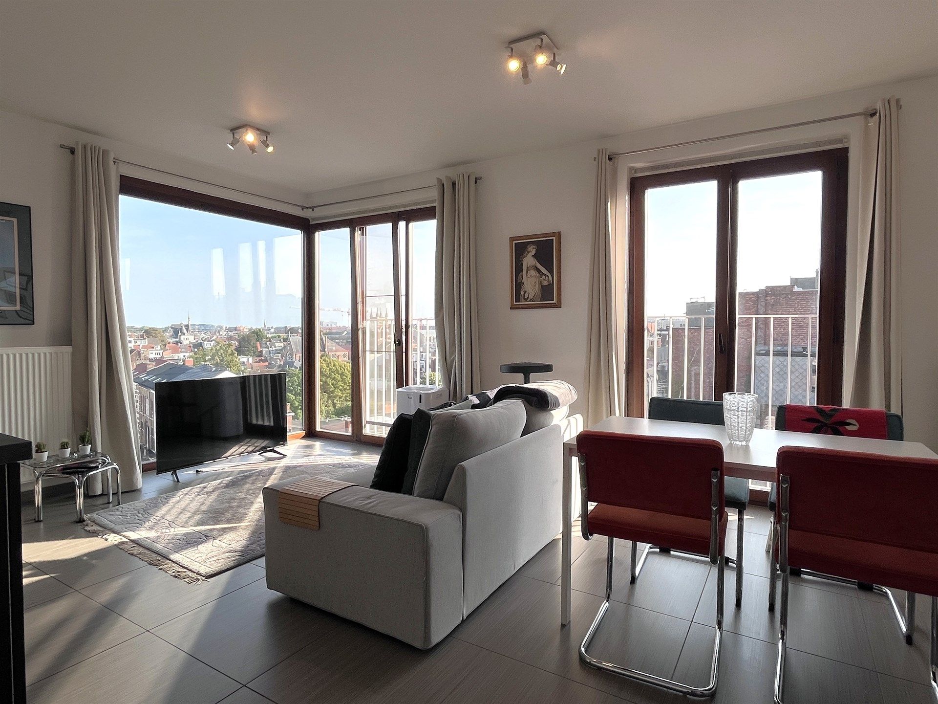 Instapklaar 1slpk-appartement met wijds uitzicht foto {{pictureIndex}}