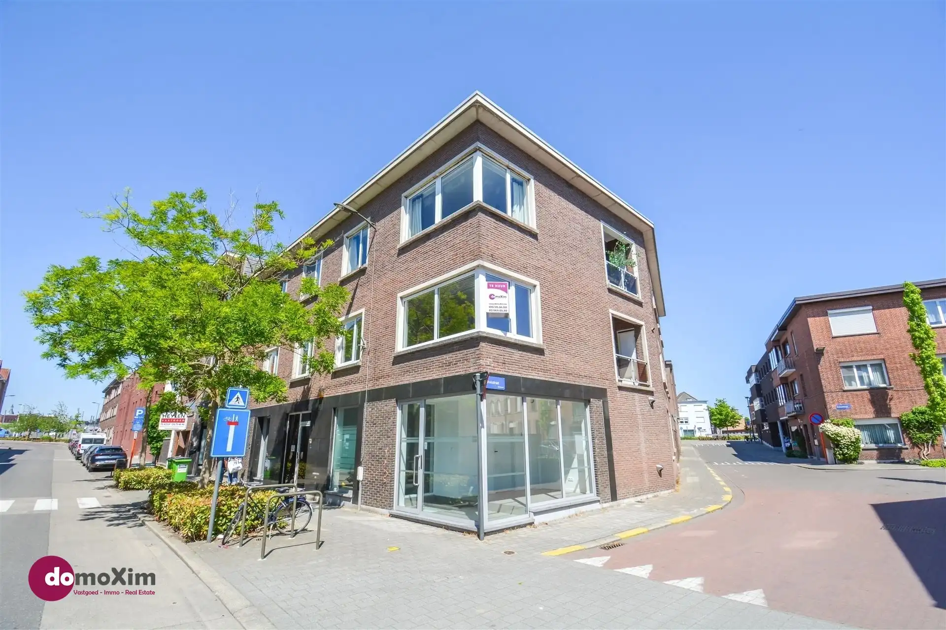 Ruim appartement met 2 slaapkamers gelegen aan de vaart foto {{pictureIndex}}