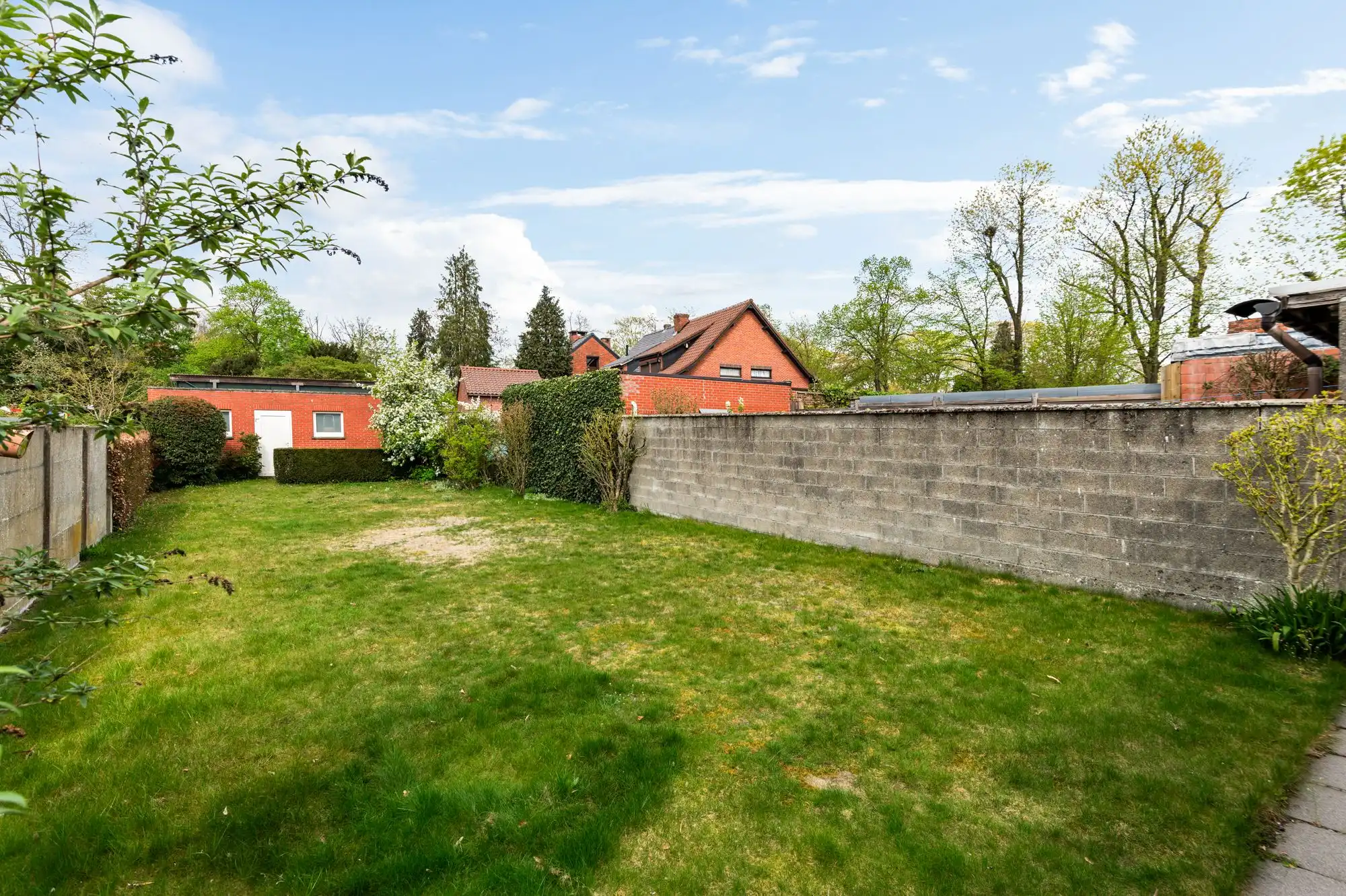 Te renoveren gezinswoning met leuke tuin en 2 garages op topligging in Brasschaat! foto 26