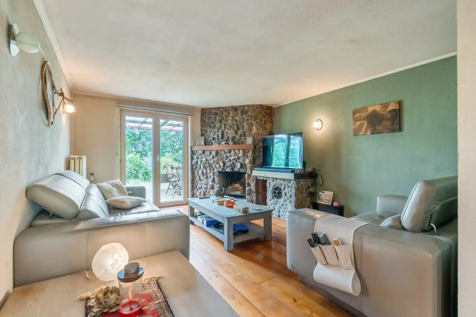 Uniek gelegen woning aan de bosrand op een perceel van 36a67ca waarvan 22a82ca geschikt is als paardenweide! foto 12