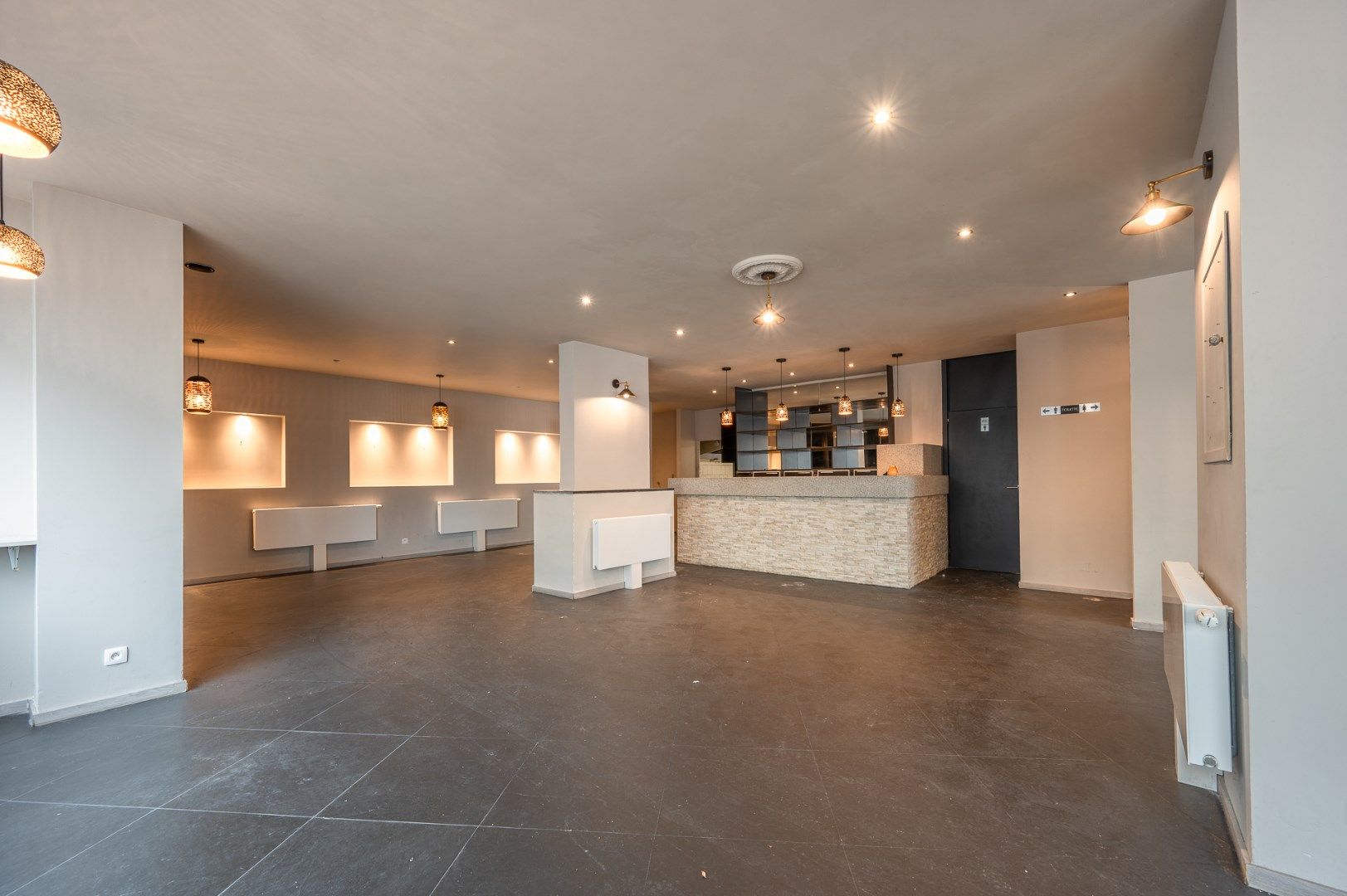 Hoekhandelspand op Toplocatie aan de Kustlaan 24, Knokke foto 2