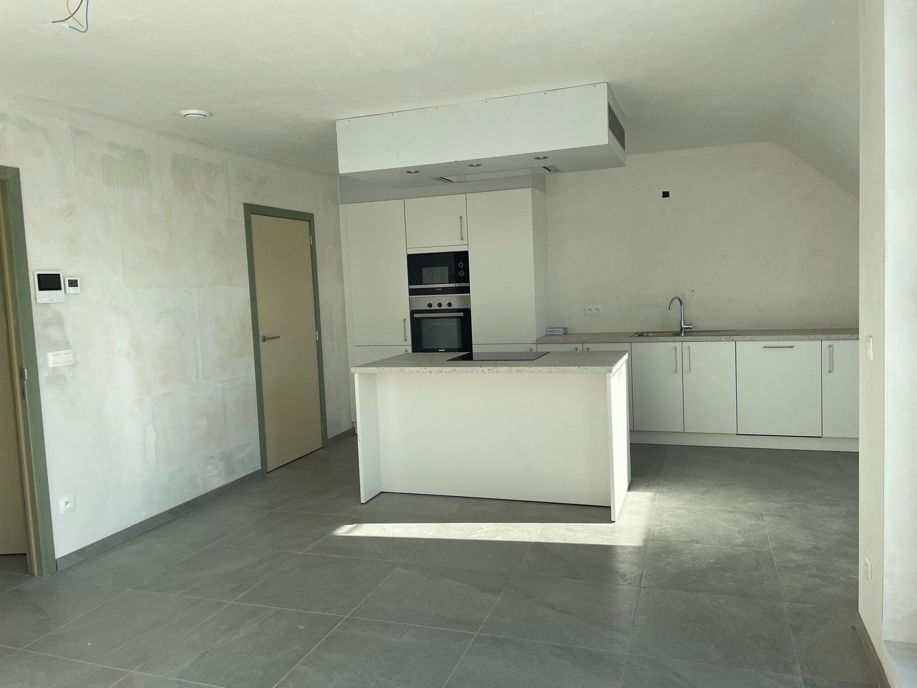 Modern appartement met 1 slaapkamer en een ruim terras foto 2